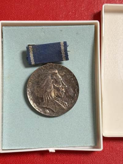 韵星假日军品类拍卖第50期 - 民主德国银级斐斯泰洛齐奖章带原盒