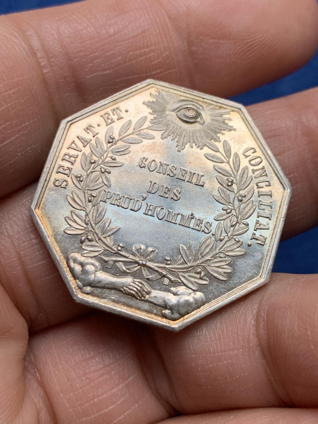 《竞宝斋》第475场 周日，周一 2场连拍 （全场包邮）欢迎送拍 法国1843年劳资调解委员会八角银质代币，手指ARGENT，12.85克，29.5mm