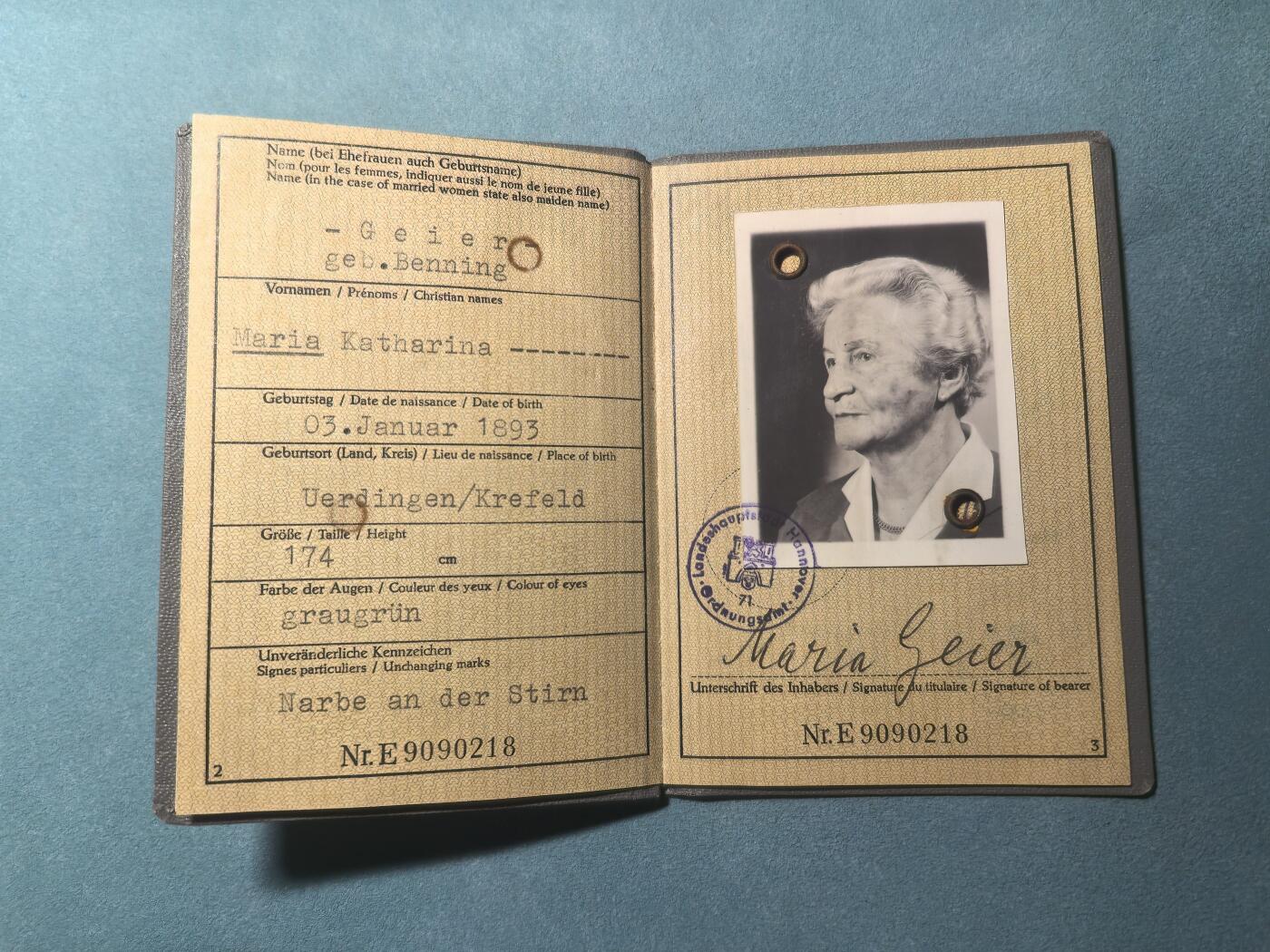 盛世勋华——号角文化勋章邮票专场拍卖第311期 德国（联邦）旧版身份证 1990年前使用