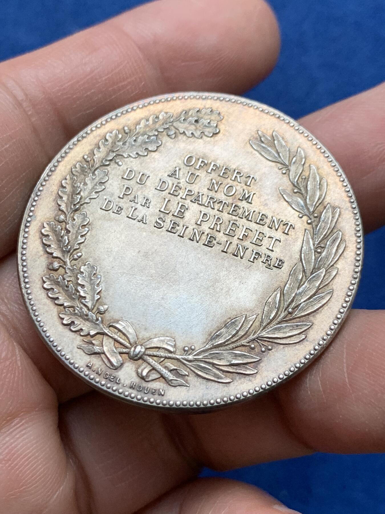 《竞宝斋》第475场 周日，周一 2场连拍 （全场包邮）欢迎送拍 法国下塞纳省玛丽安娜女神银章 39.5克 41.1mm 丰饶角银 带原盒 盒子有损