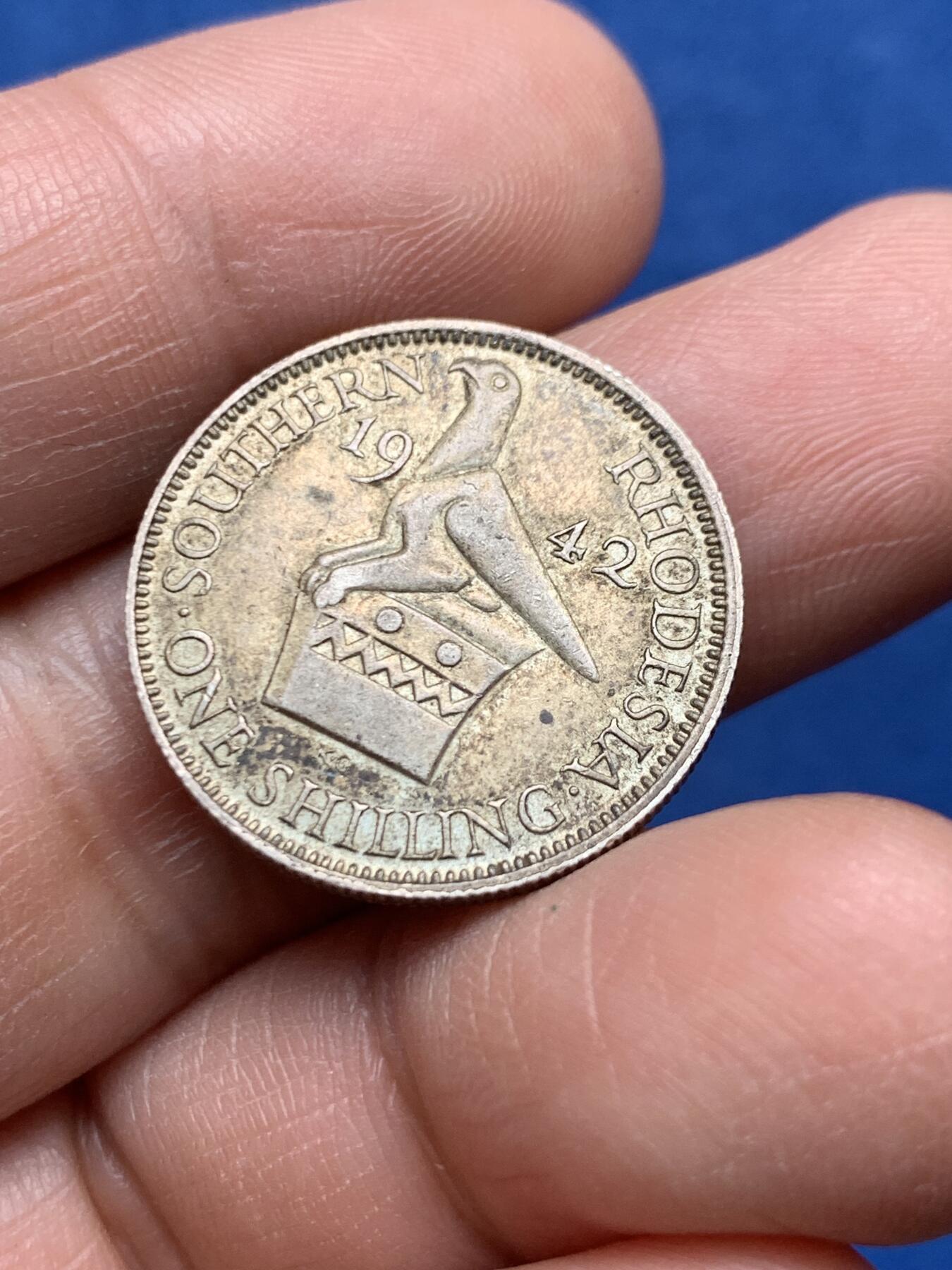 《竞宝斋》第475场 周日，周一 2场连拍 （全场包邮）欢迎送拍 南罗德西亚1942年乔治六世1先令银币 高银年份 包浆漂亮