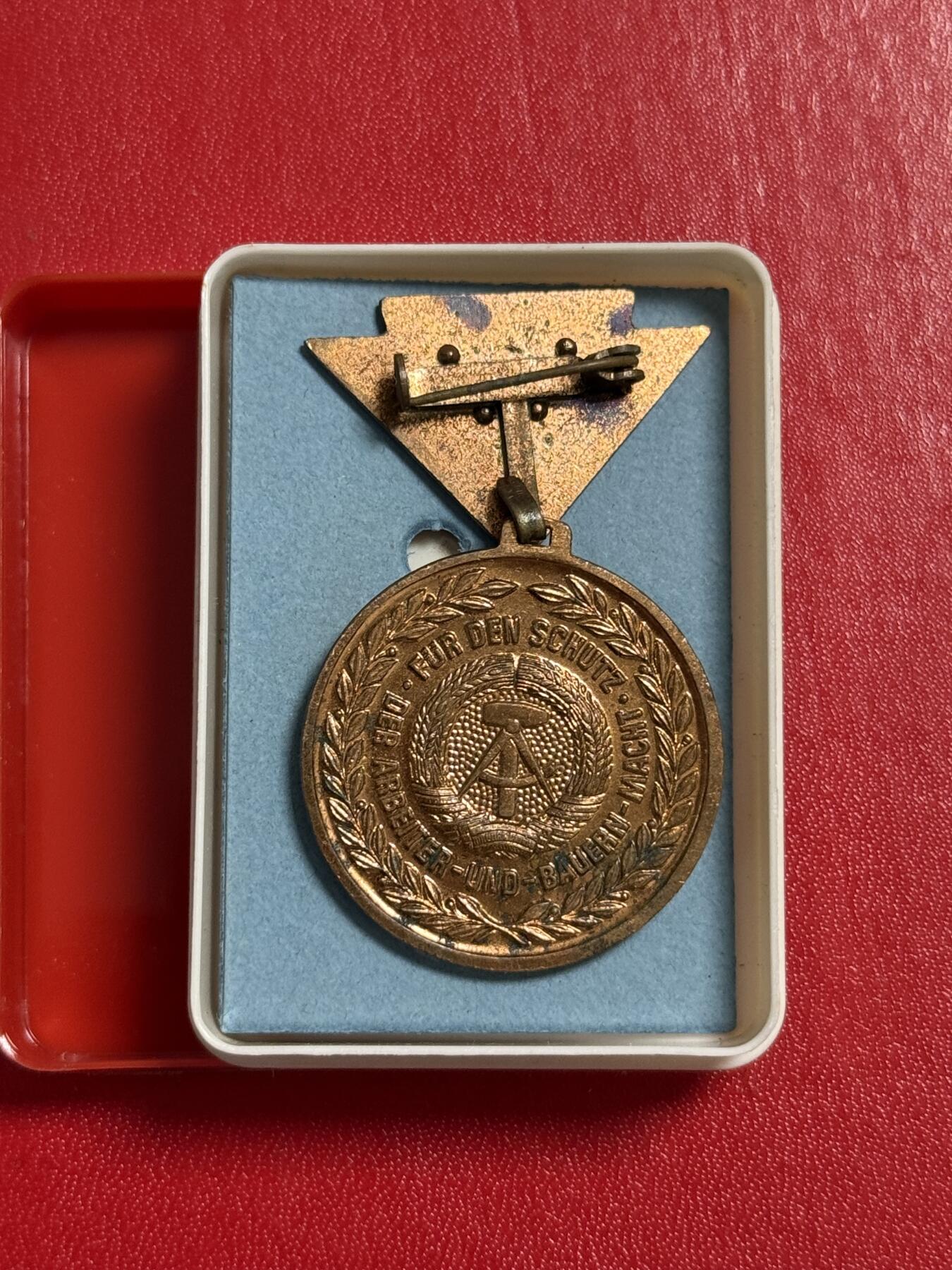 韵星假日军品类拍卖第50期 民主德国铜级人民军预备役优秀服务奖章带原盒