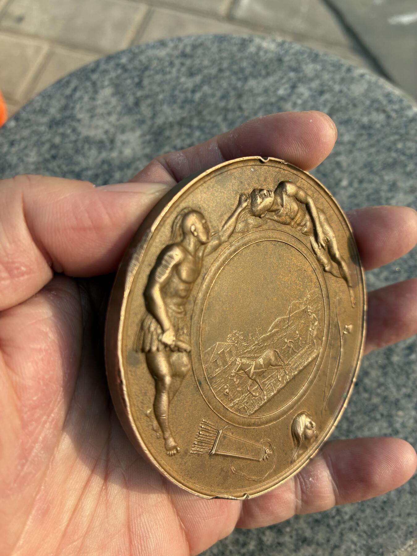 林肯印第安和平纪念铜章，美国历史题材，铜质，直径约7.2cm。正面林肯总统半身像，周围英文，下方1862年，背面原住民和平场景，细节丰富，雕刻清晰。