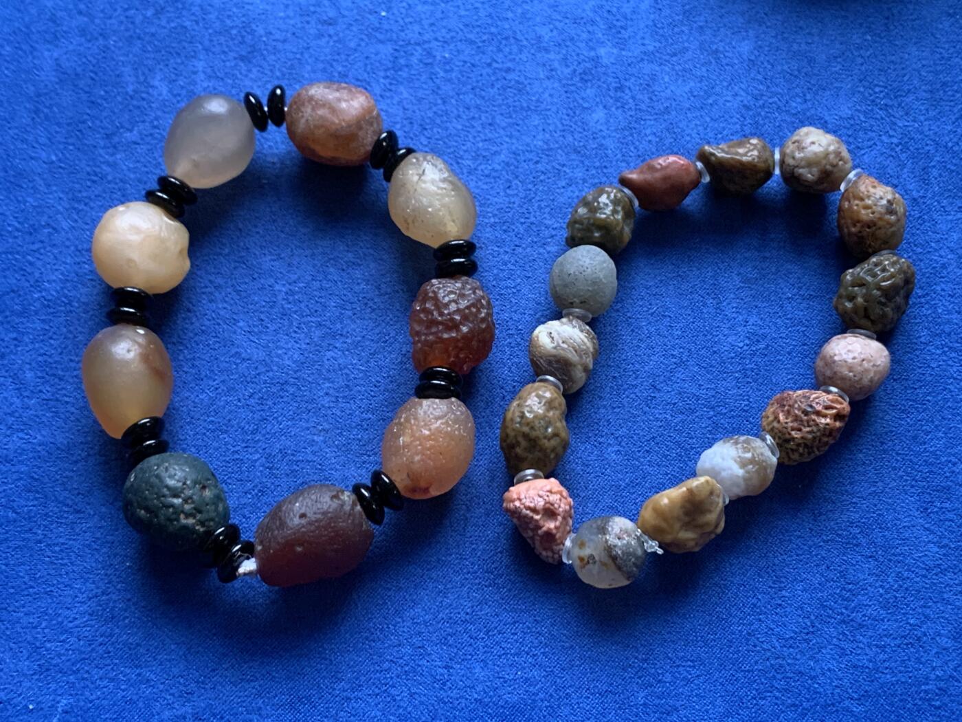 《竞宝斋》第475场 周日，周一 2场连拍 （全场包邮）欢迎送拍 四串一组 各种石材手串 最大手串珠子直径约20mm 白色珠子直径约15mm