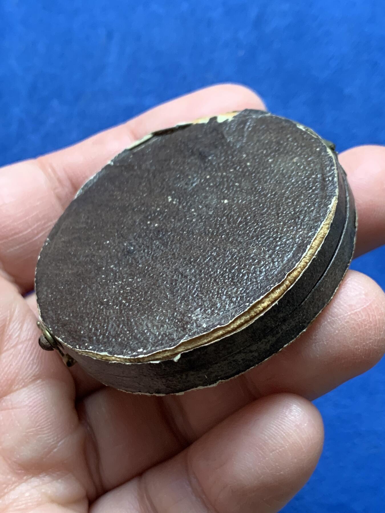 《竞宝斋》第475场 周日，周一 2场连拍 （全场包邮）欢迎送拍 法国1859年拿破仑三世铜章 33.5克 41.2mm 手指铜标 带盒