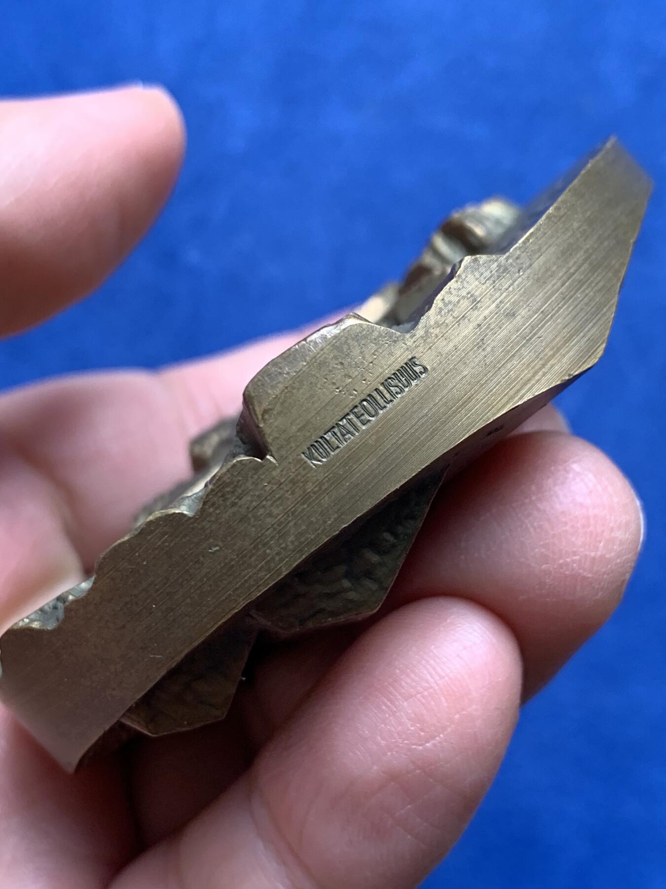 《竞宝斋》第475场 周日，周一 2场连拍 （全场包邮）欢迎送拍 芬兰大铜章 1973年 正面为拉丁语“穿越荆棘抵达星辰” 背面战争伤残者支持与研究基金会 直径69.7mm 重量317.75g