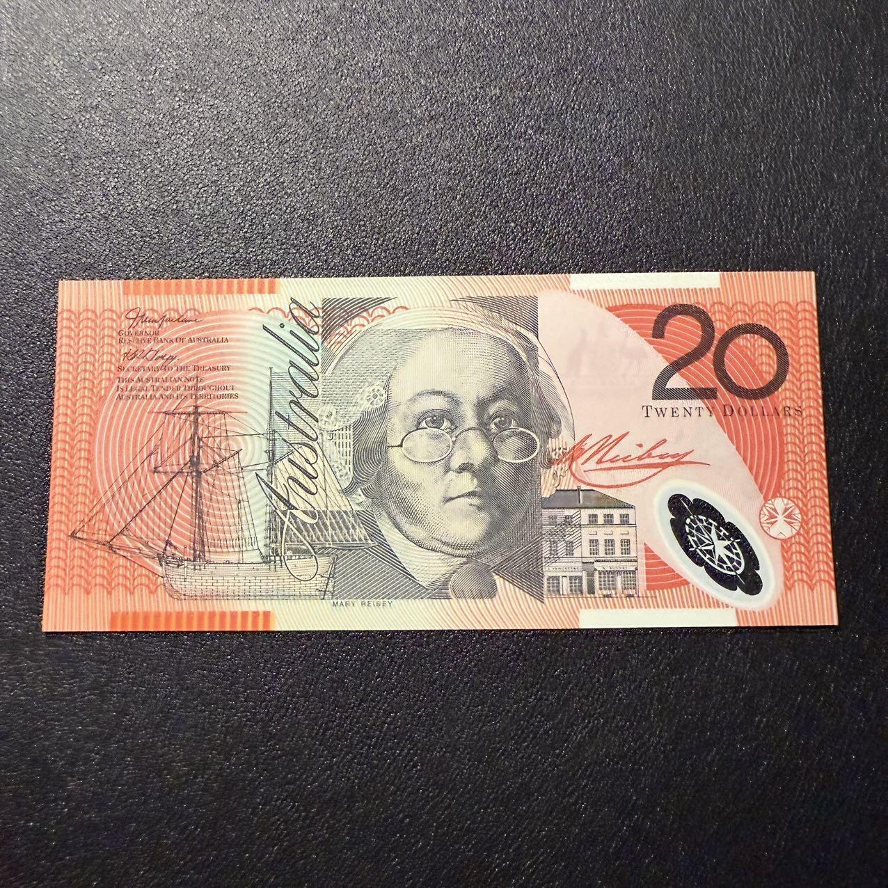 第16期 澳大利亚 2002年 20元 AA冠千位号无4全新unc