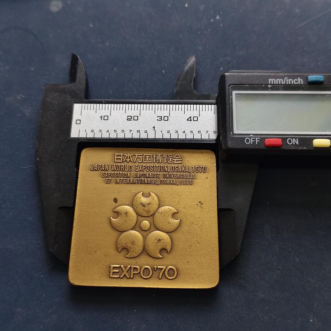 【全场包邮】纯粹捡漏拍516场【专场】 【纪念章】日本1970年大阪世博会方形纪念章