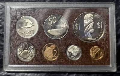 北京马甸外国币专卖第149期，外国币专场，陆续上拍，欢迎关注 - 1975年版库克精制套装盒币