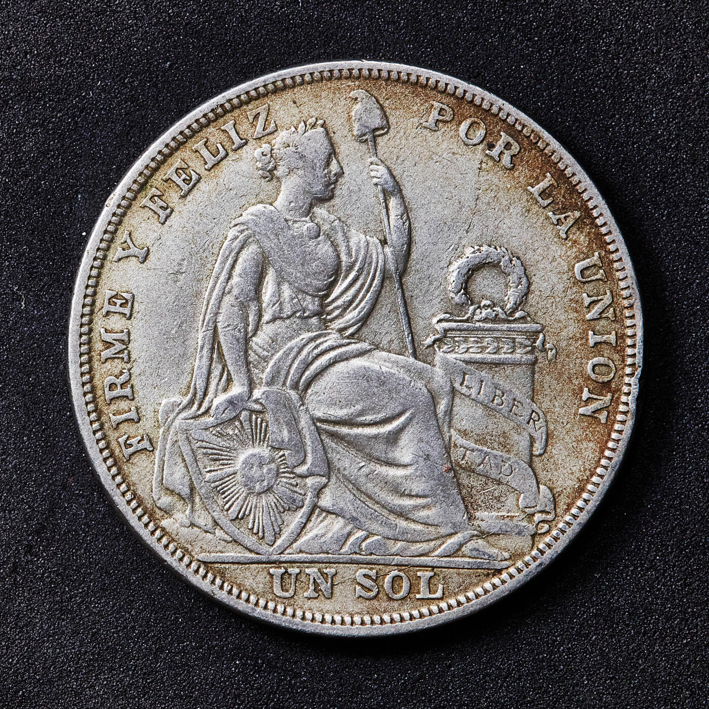 【俄甄集藏】2026年(050)04-01星期三 晚 19:30 全场包邮 秘鲁1923年女神坐像1索尔大银币，黄油彩包浆，重25克，500银