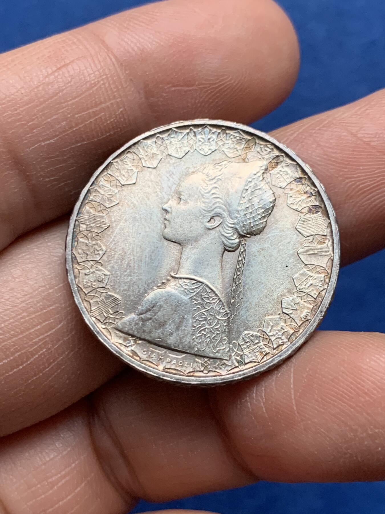 《竞宝斋》第475场 周日，周一 2场连拍 （全场包邮）欢迎送拍 意大利1966年帆船少女500里拉银币 状态不错