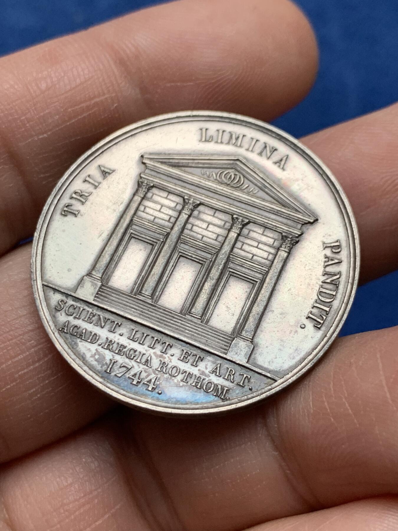 《竞宝斋》第475场 周日，周一 2场连拍 （全场包邮）欢迎送拍 法国鲁昂皇家科学院成立纪念银章 重19.35克 32.8mm 丰饶角1银标