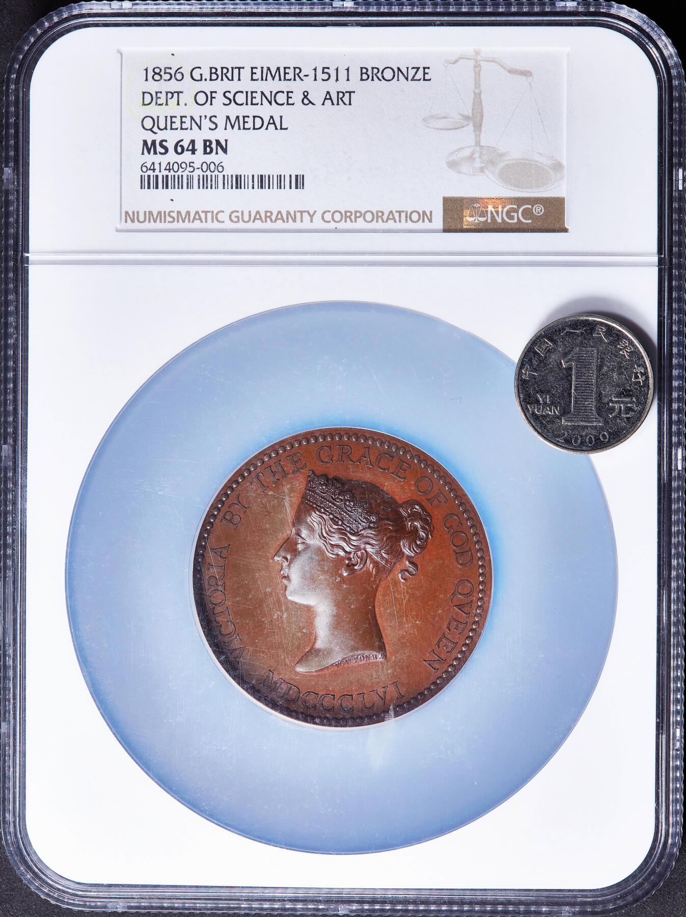 【俄甄集藏】2026年(050)04-01星期三 晚 19:30 全场包邮 英国1856年维多利亚青年头像科学与艺术教育部“女王奖章”大铜章，NGC MS64，用以表彰在科学与艺术领域取得杰出成就的个人，巧克力包浆，高浮雕，名誉品种，直径：53mm