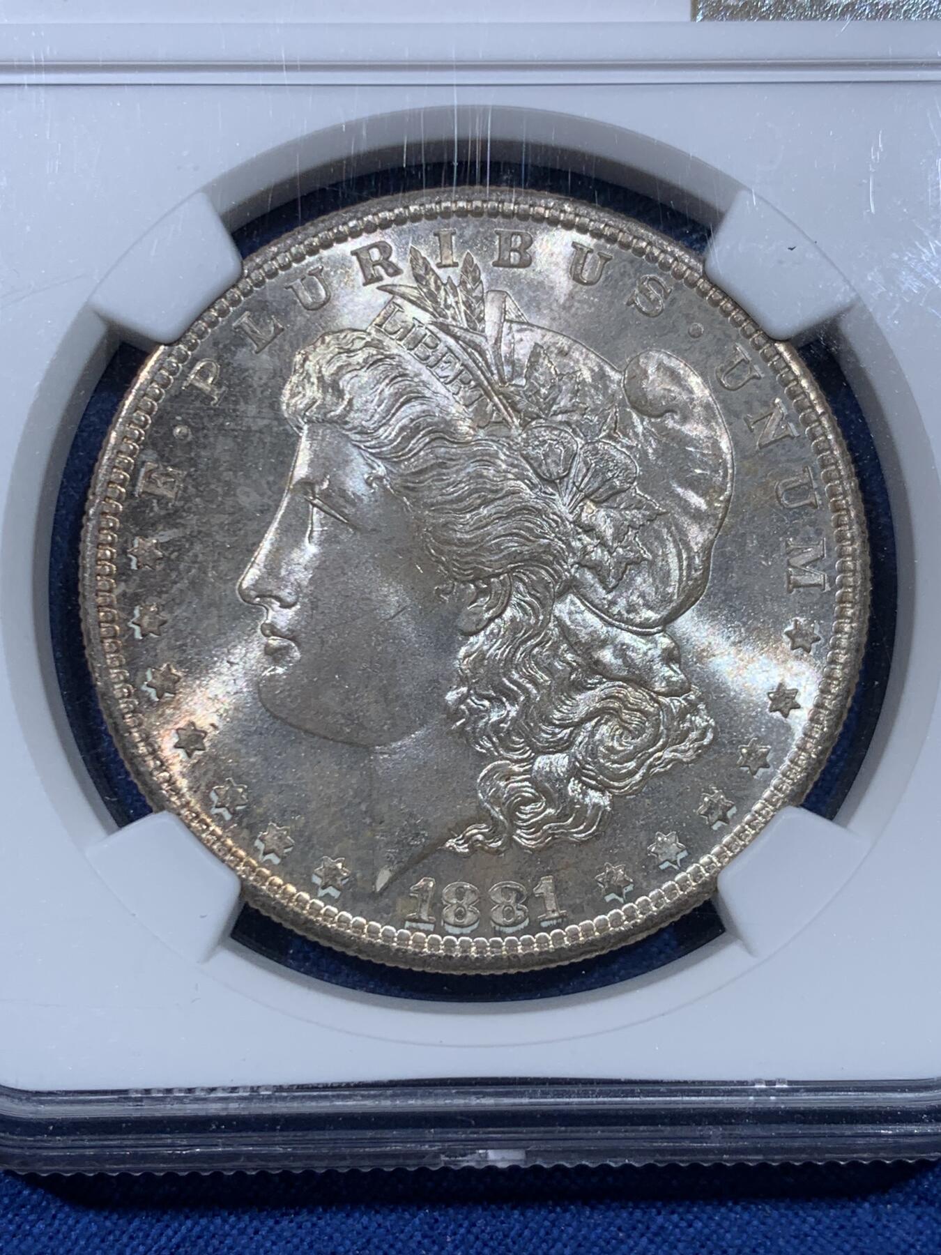 《竞宝斋》第475场 周日，周一 2场连拍 （全场包邮）欢迎送拍 NGC MS66 美国1881年S版摩根银币 银霜出厂状态 带有淡彩 观感极佳