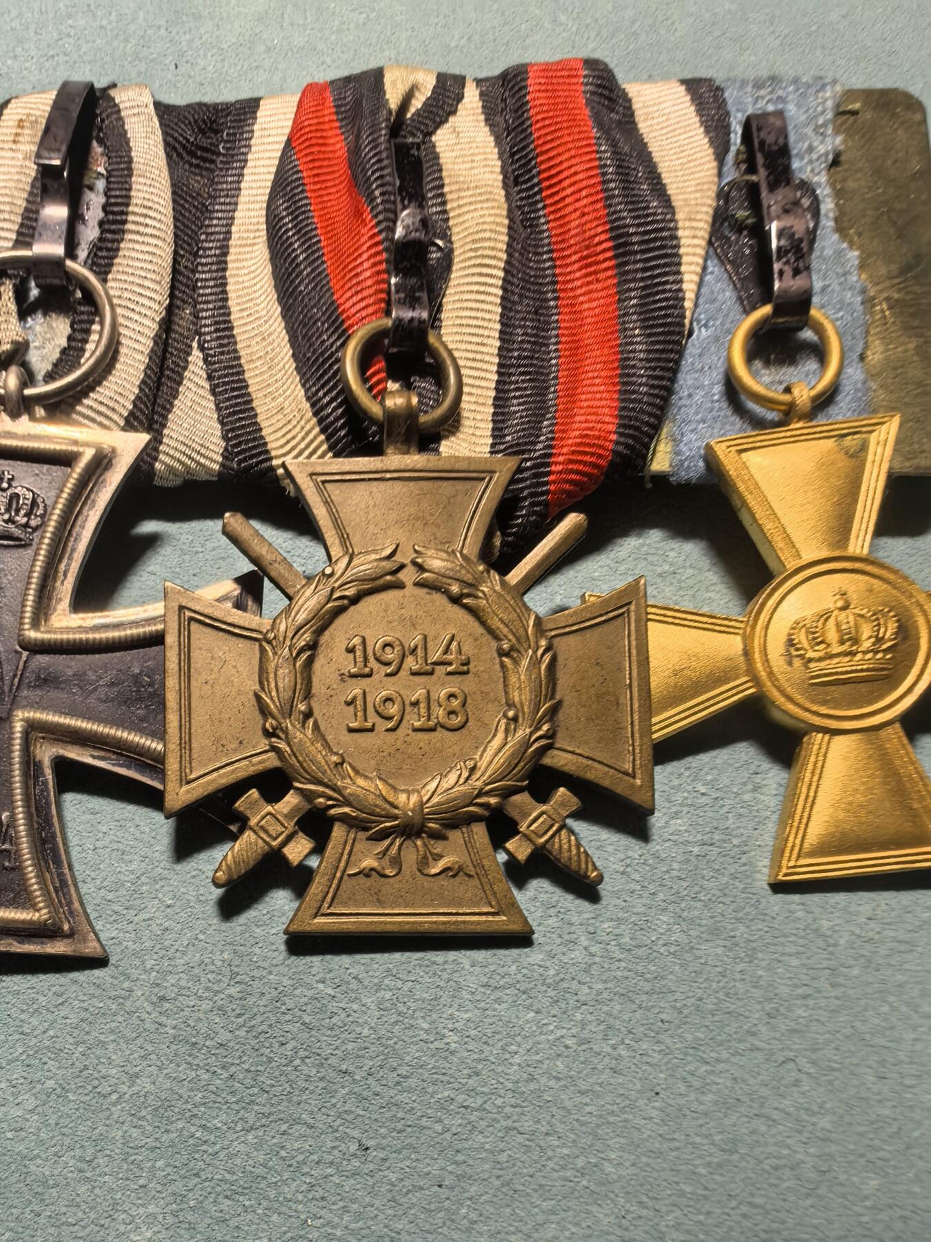 盛世勋华——号角文化勋章邮票专场拍卖第311期 德国（一战）三联排 定制礼服挂 包括二级铁十字勋章/兴登堡十字奖章/普鲁士15年忠诚服役奖章