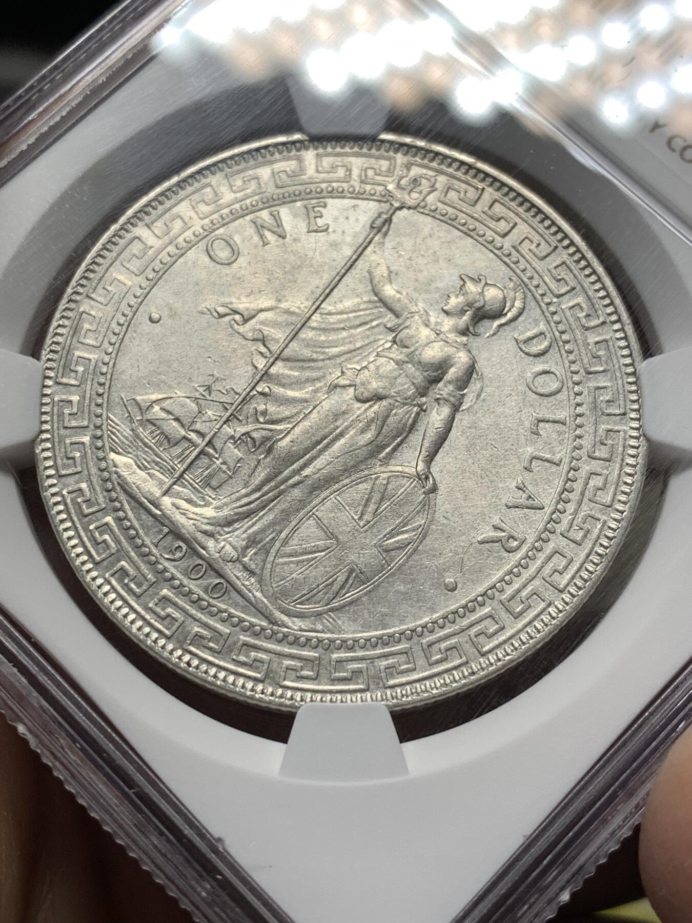 《竞宝斋》第475场 周日，周一 2场连拍 （全场包邮）欢迎送拍 NGC AU 英国 1900/000 B 站洋 壹圆大银币 最稀有的骑字版本 即使没分也少见 2021年AU58成交高达7.2W