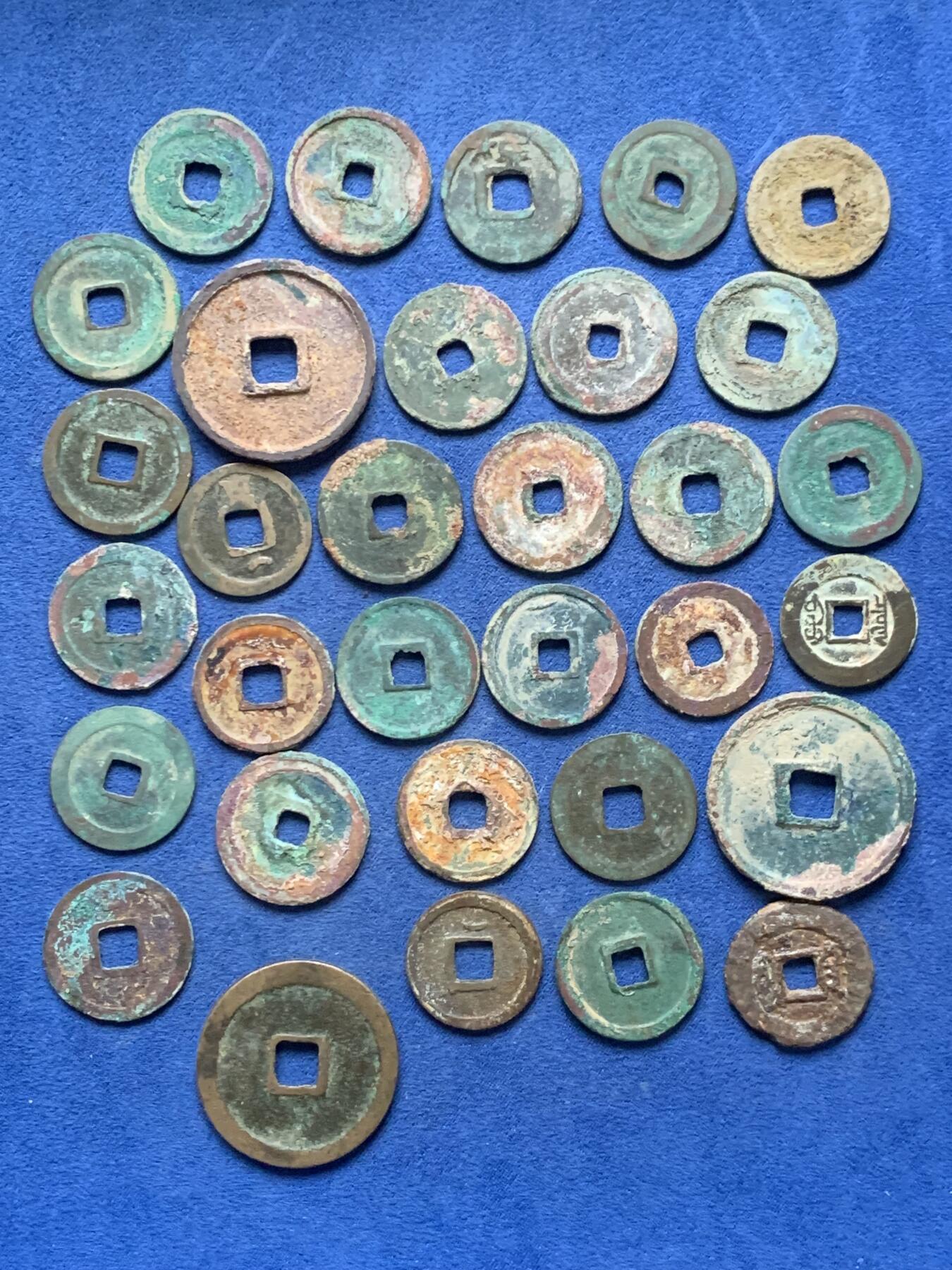 《竞宝斋》第475场 周日，周一 2场连拍 （全场包邮）欢迎送拍 32枚一组 古钱币 唐宋清等 细节见图