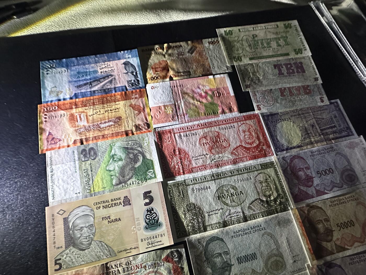 《外钞收藏家》第六百二十二期（精品场）（长期征集拍品、欢迎藏友们联系合作） 斯里兰卡、斯洛文尼亚、汤加等国家17张一起 只有2张非全新 其他全新UNC