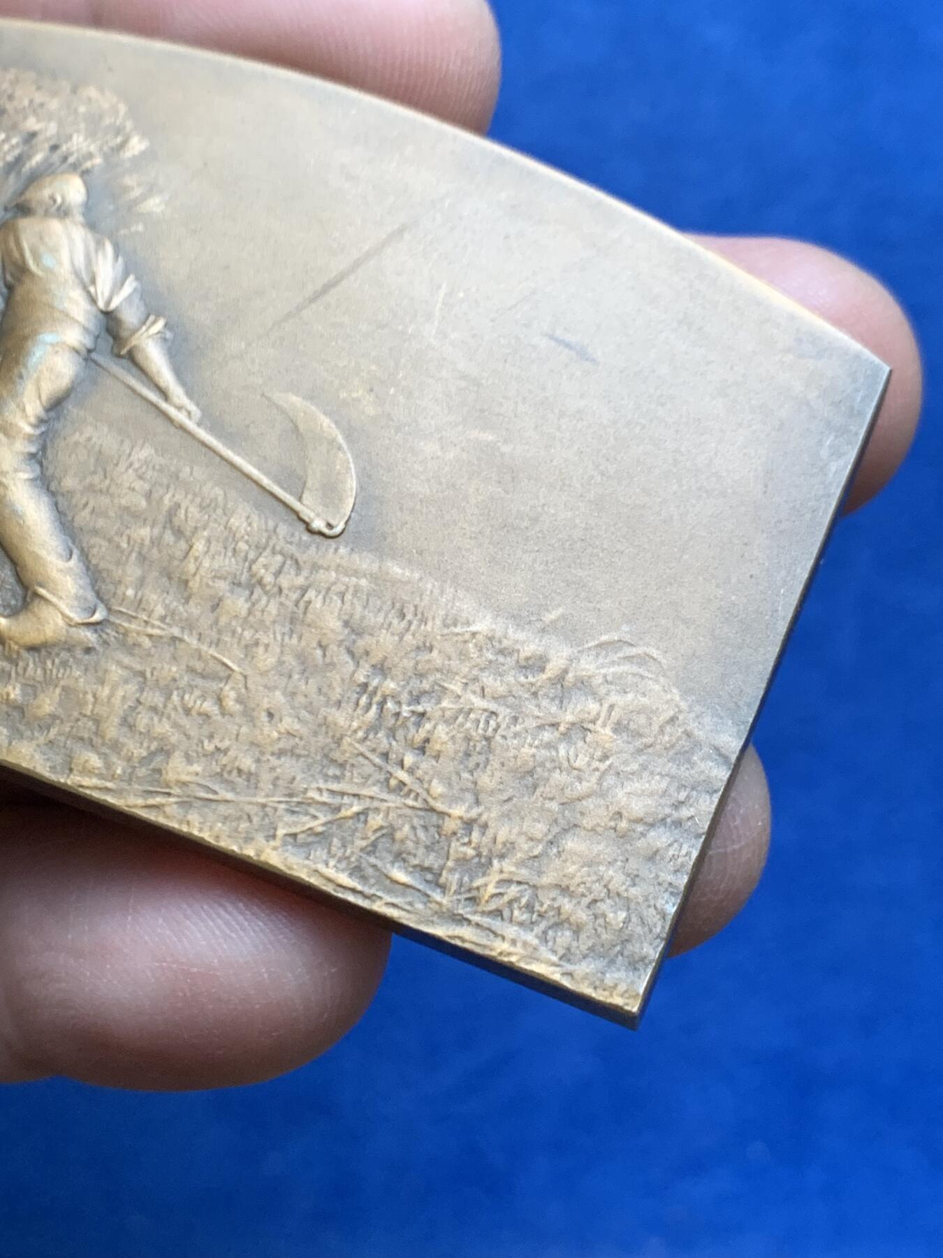 《竞宝斋》第475场 周日，周一 2场连拍 （全场包邮）欢迎送拍 法国田园风光-农忙耕作方型大铜章 92.6克 43*69.2mm 丰饶角铜标