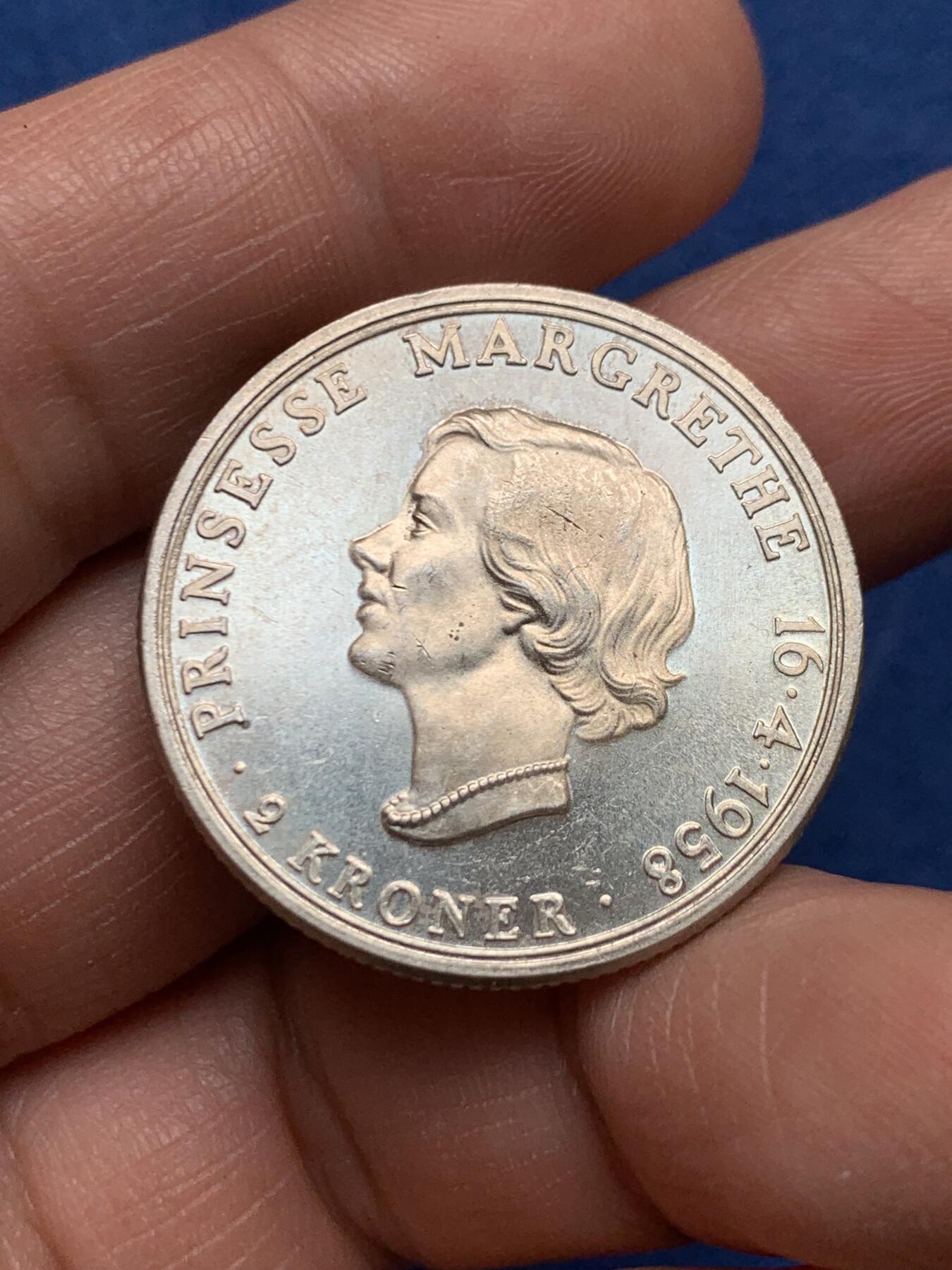 《竞宝斋》第475场 周日，周一 2场连拍 （全场包邮）欢迎送拍 丹麦1958年弗雷德里克九世-玛格丽特公主双面人像2克朗银币