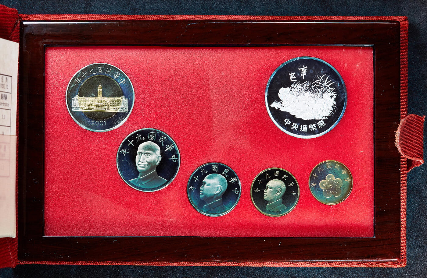 【俄甄集藏】2026年(050)04-01星期三 晚 19:30 全场包邮 中国台湾2001年精制版5角-50元硬币6枚套，原盒证，含一枚1/2盎司辛巳蛇年白蛇传999银章