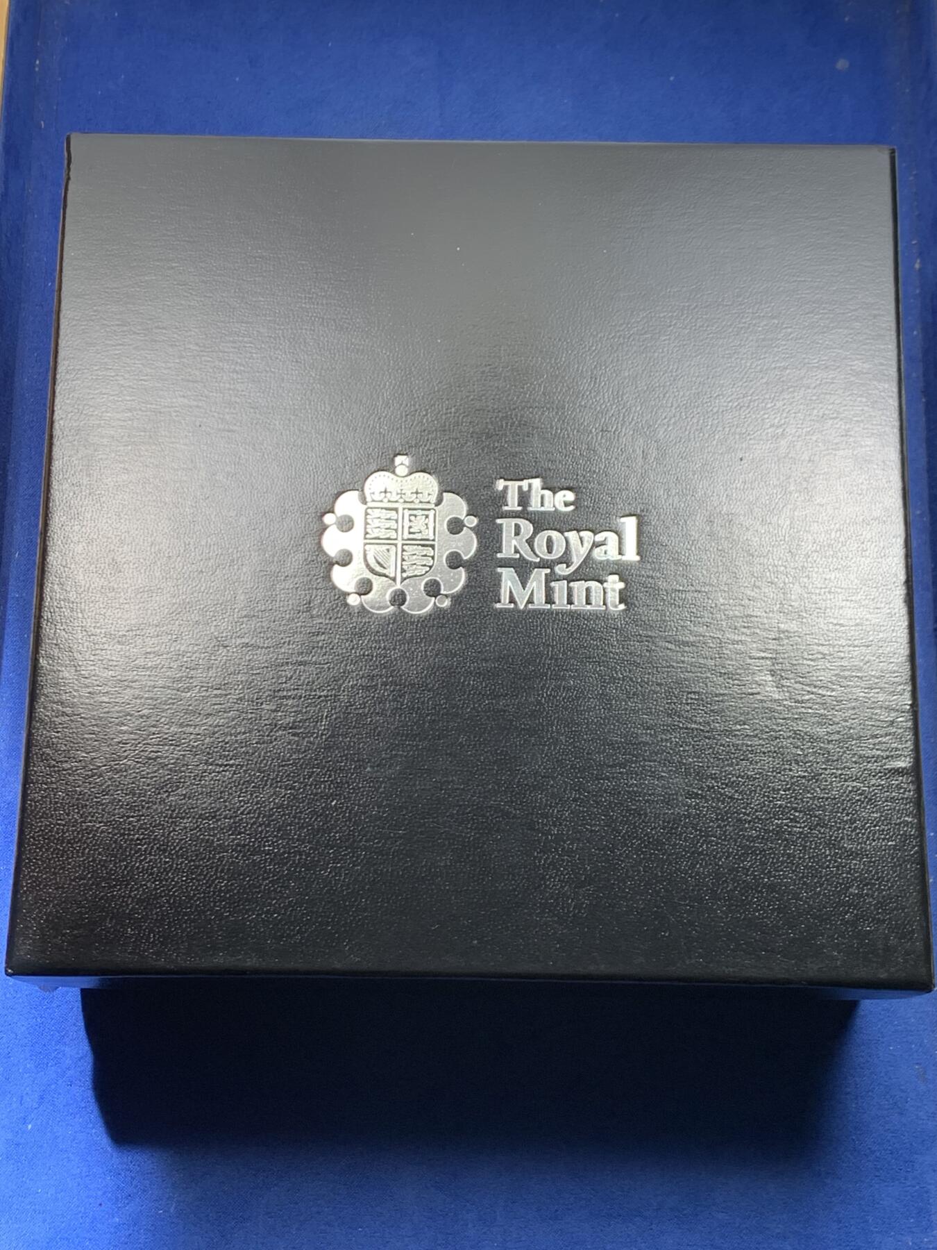 《竞宝斋》第475场 周日，周一 2场连拍 （全场包邮）欢迎送拍 英国2012年伦敦奥运会10英镑5盎司大银币 156.295克 999银