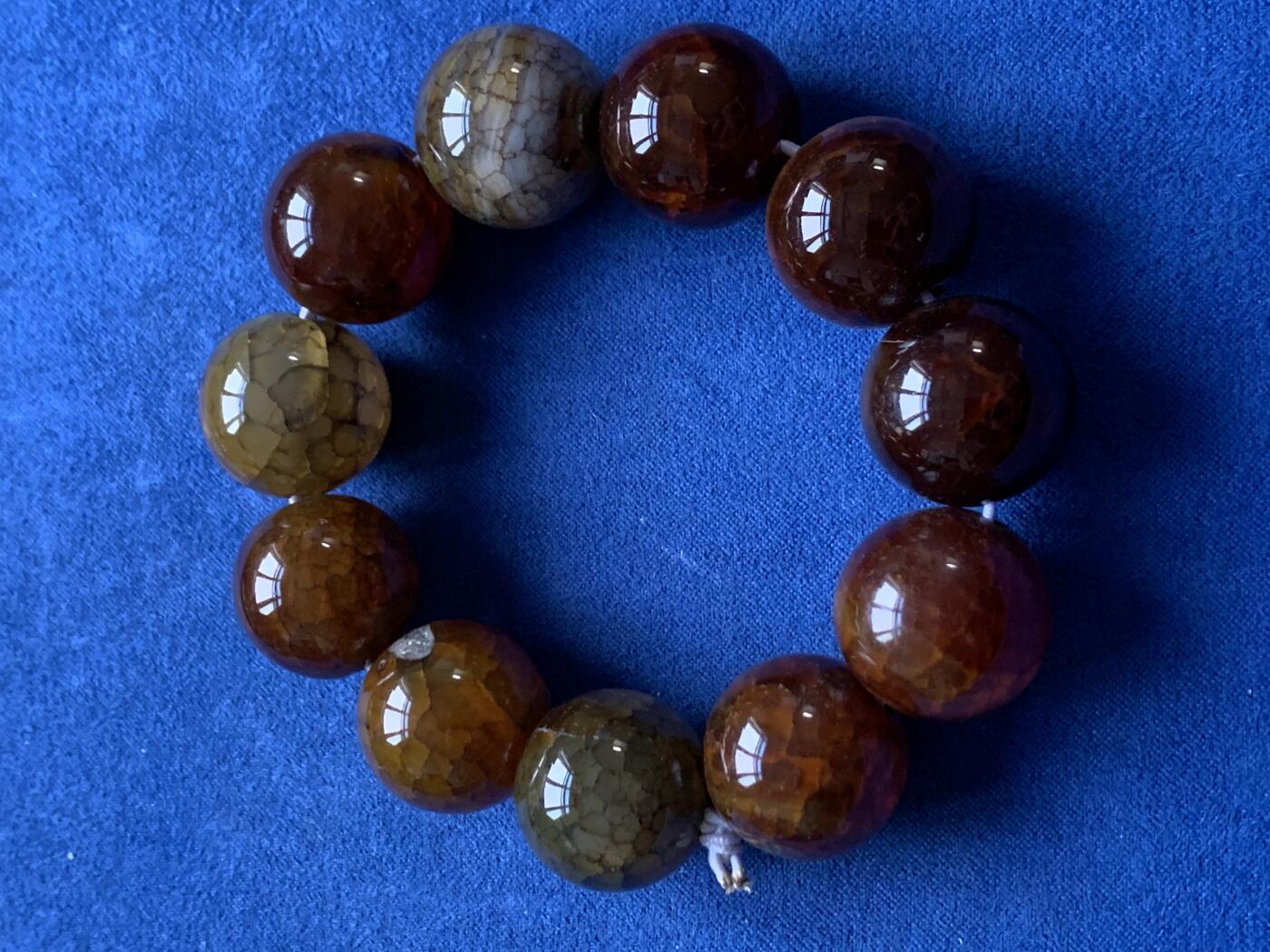 《竞宝斋》第475场 周日，周一 2场连拍 （全场包邮）欢迎送拍 四串一组 各种石材手串 最大手串珠子直径约20mm 白色珠子直径约15mm