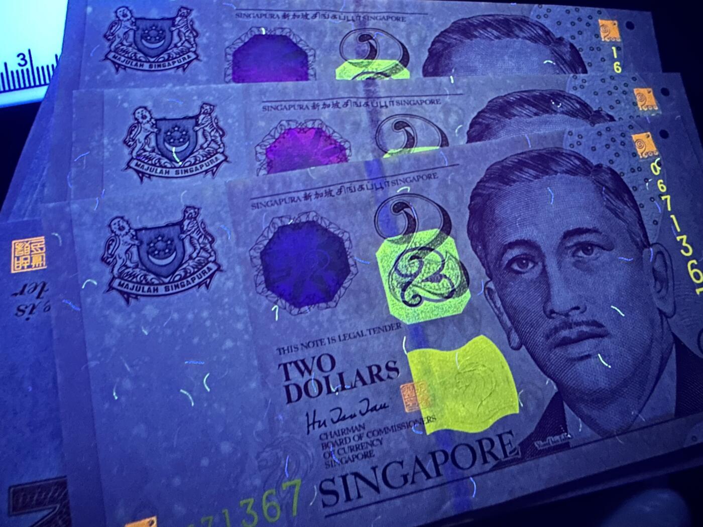 《外钞收藏家》第六百二十二期（精品场）（长期征集拍品、欢迎藏友们联系合作） 新加坡花、船、人像版 9张一起 人像有潮斑 其他非全新