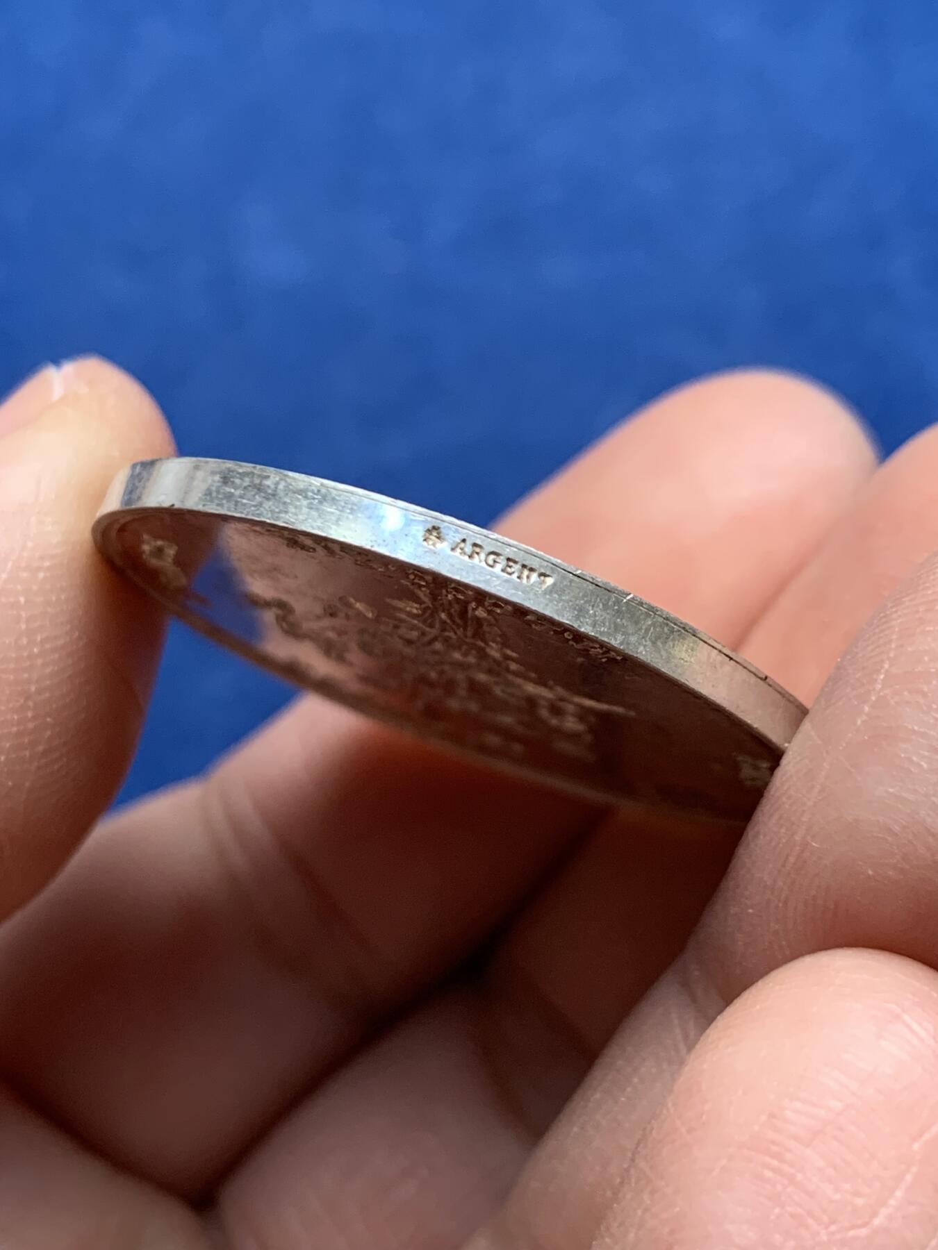 《竞宝斋》第475场 周日，周一 2场连拍 （全场包邮）欢迎送拍 法国1819年图卢兹花卉节银质代币，女诗人克莱蒙·伊索尔，17.82g，35.5mm，蜜蜂边铭