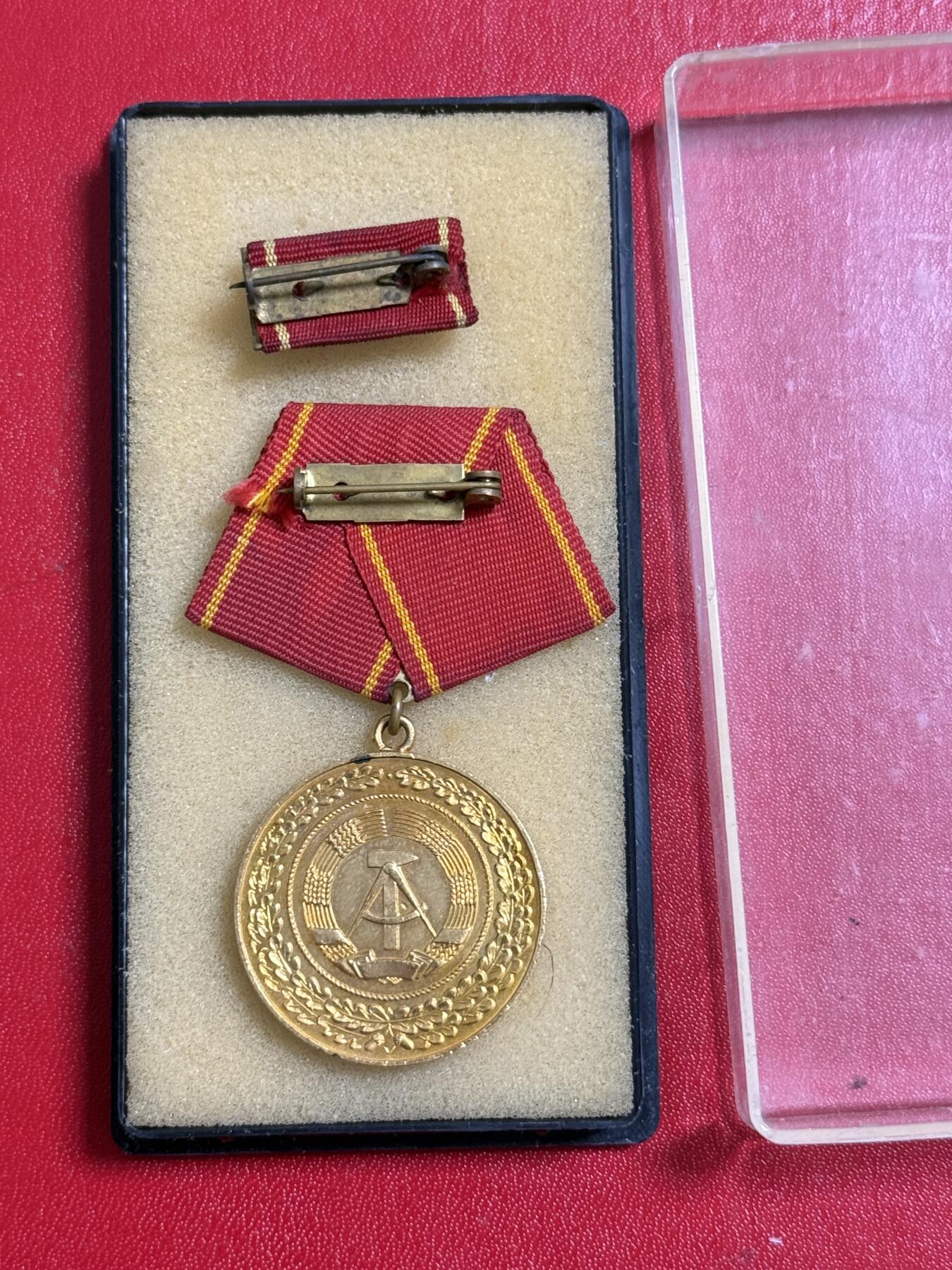 韵星假日军品类拍卖第50期 民主德国内务部特级三等忠诚服务奖章带原盒略