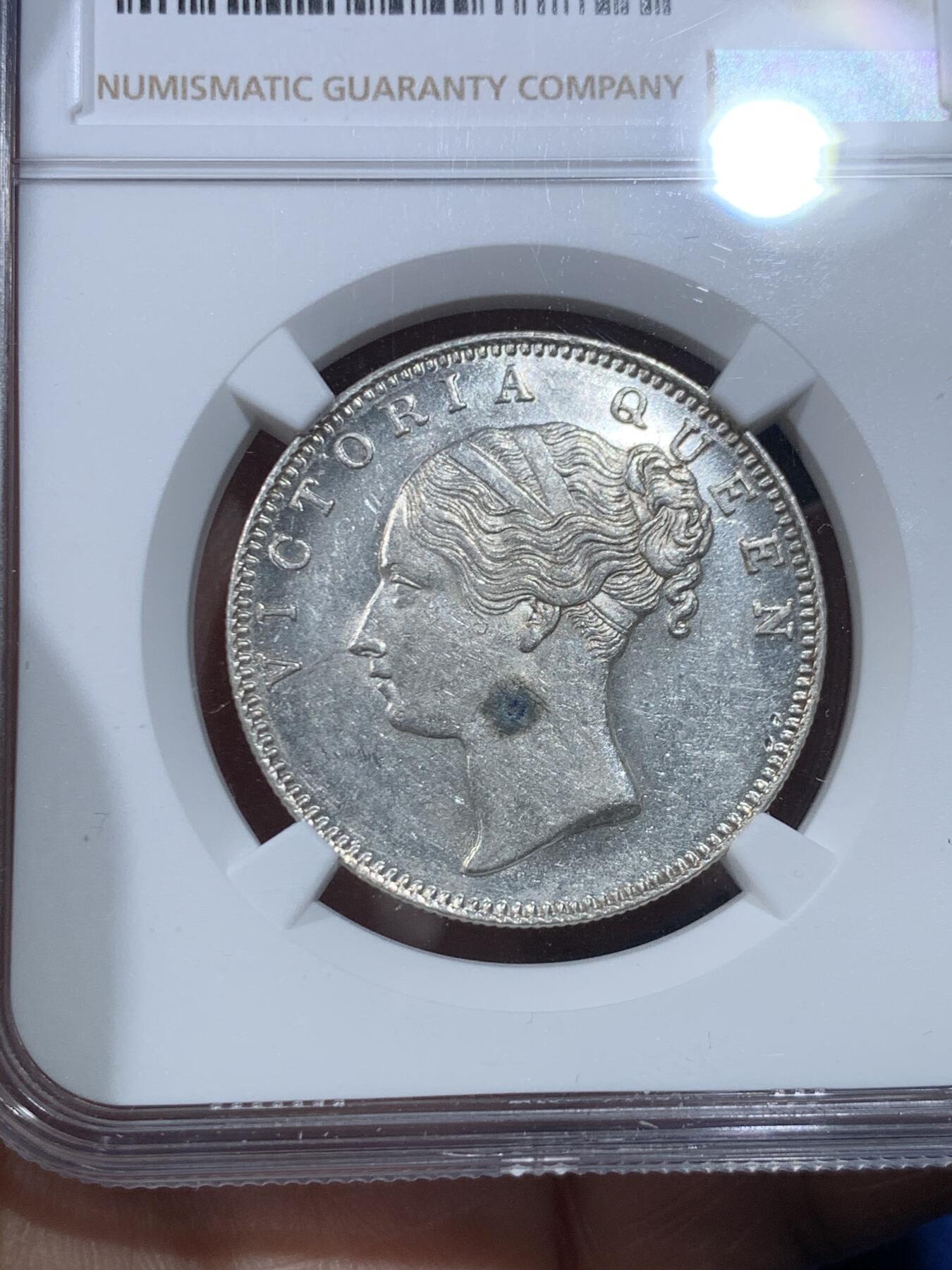 《竞宝斋》第475场 周日，周一 2场连拍 （全场包邮）欢迎送拍 NGC UNCD 英属印度1840年维多利亚女王单辫1卢比银币