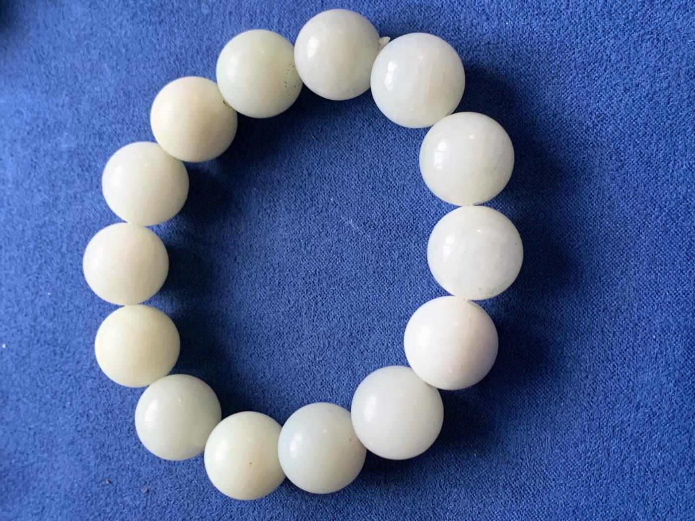 《竞宝斋》第475场 周日，周一 2场连拍 （全场包邮）欢迎送拍 四串一组 各种石材手串 最大手串珠子直径约20mm 白色珠子直径约15mm