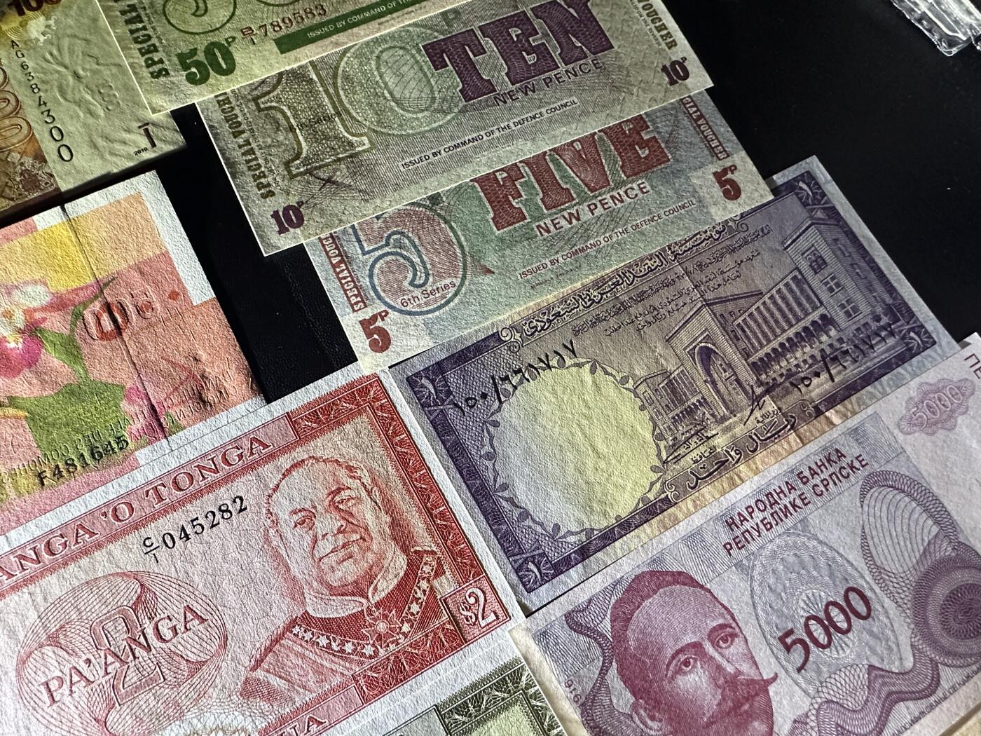 《外钞收藏家》第六百二十二期（精品场）（长期征集拍品、欢迎藏友们联系合作） 斯里兰卡、斯洛文尼亚、汤加等国家17张一起 只有2张非全新 其他全新UNC