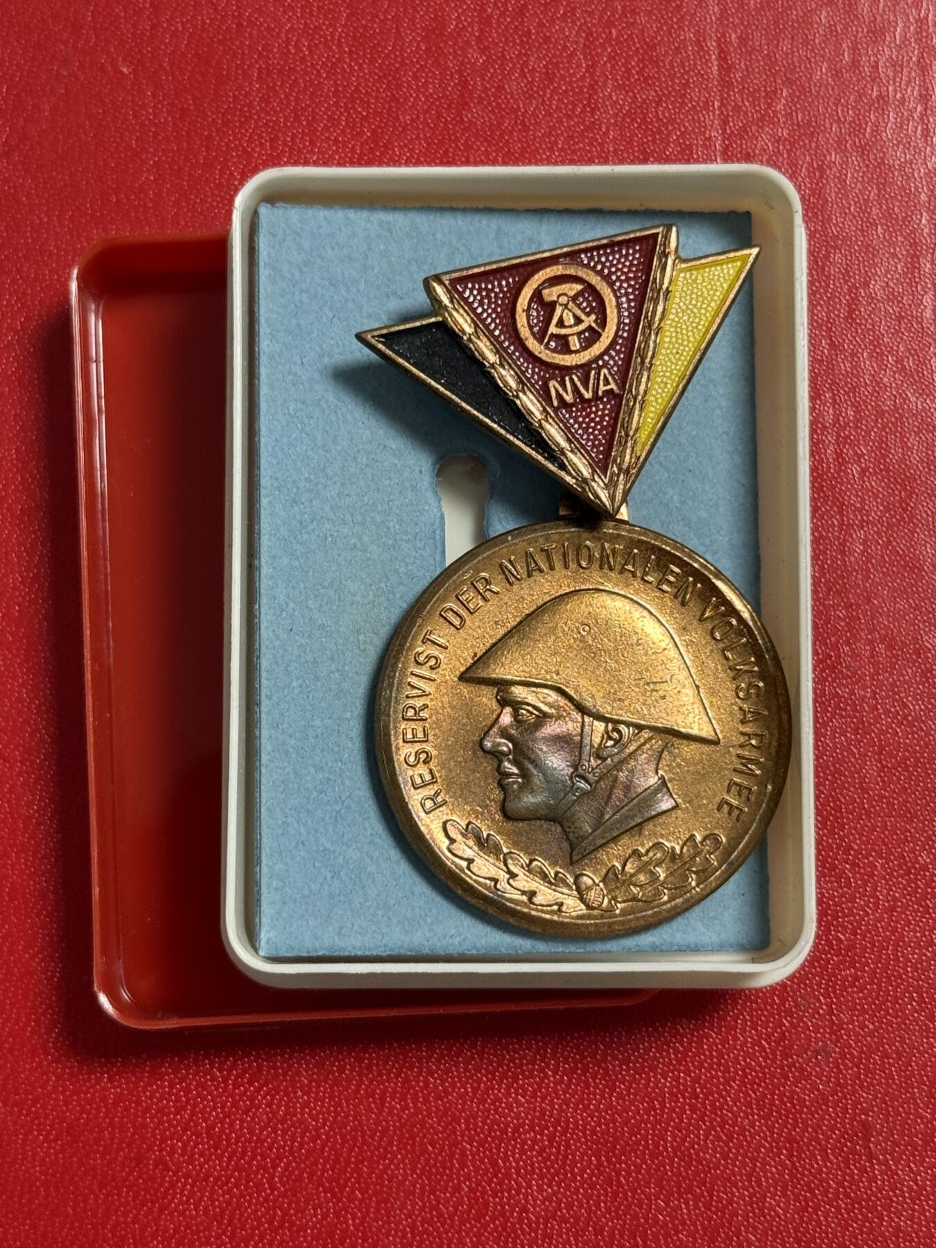 韵星假日军品类拍卖第50期 民主德国铜级人民军预备役优秀服务奖章带原盒