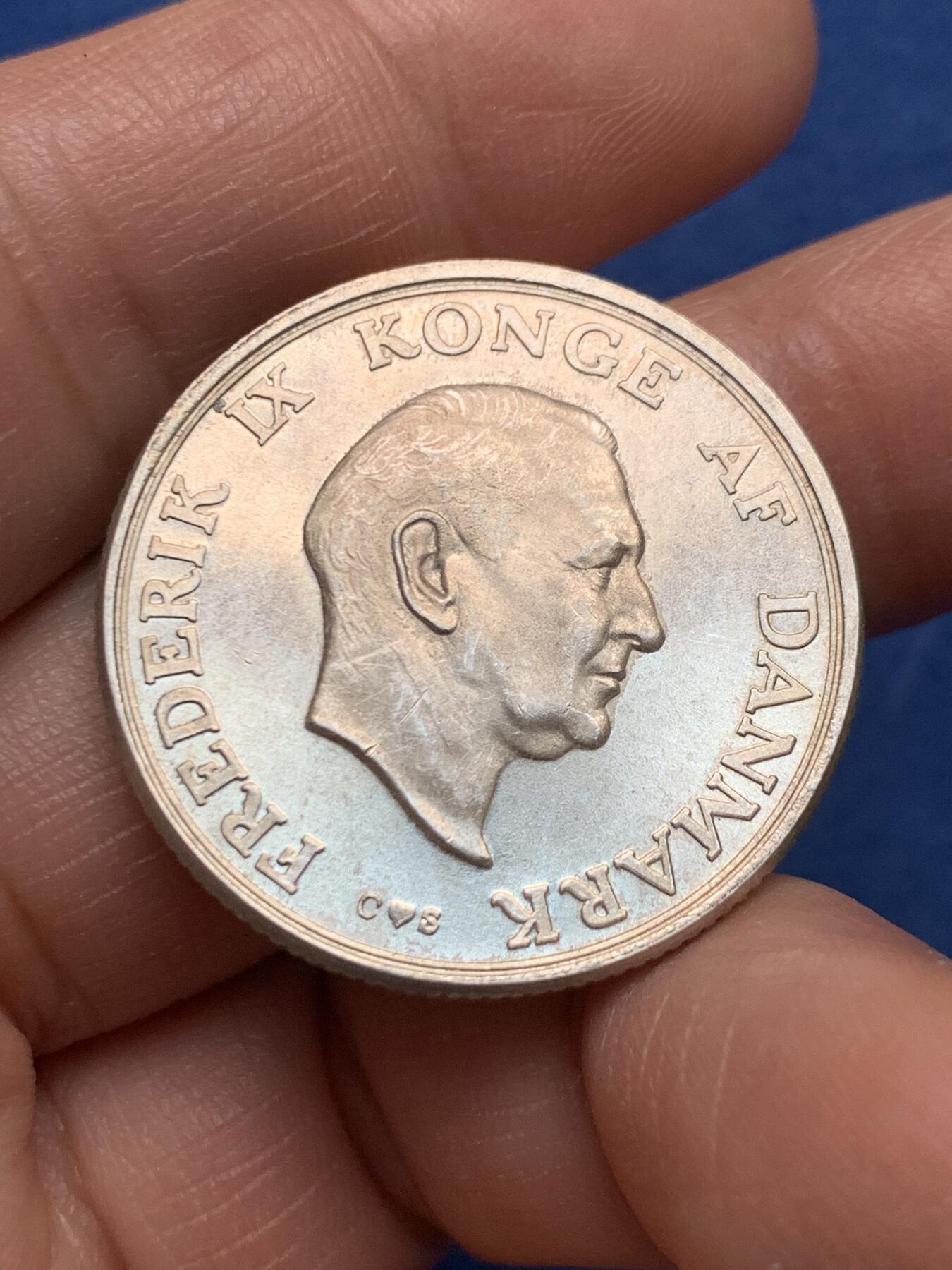 《竞宝斋》第475场 周日，周一 2场连拍 （全场包邮）欢迎送拍 丹麦1958年弗雷德里克九世-玛格丽特公主双面人像2克朗银币