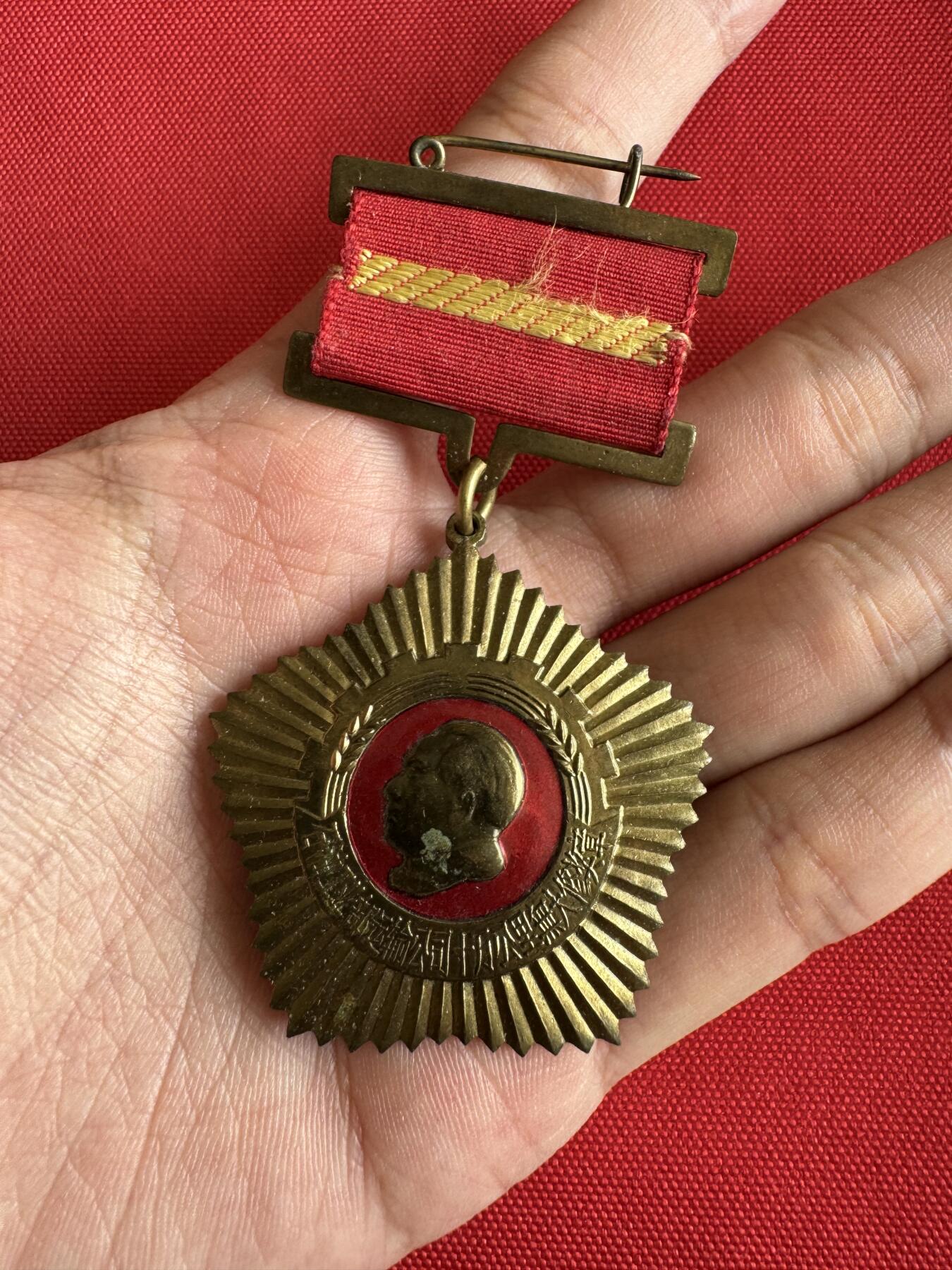 五哥徽章群   29号周日晚上八点4群联拍 铜章