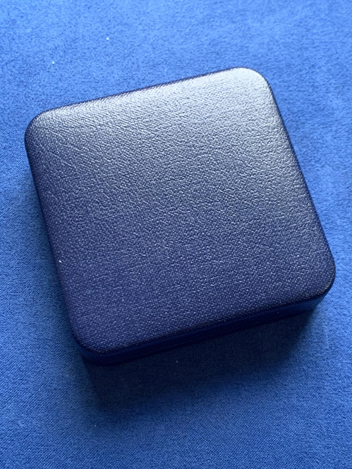 《竞宝斋》第475场 周日，周一 2场连拍 （全场包邮）欢迎送拍 英国罗切斯特大教堂纪念章 33.2克 44mm 带盒