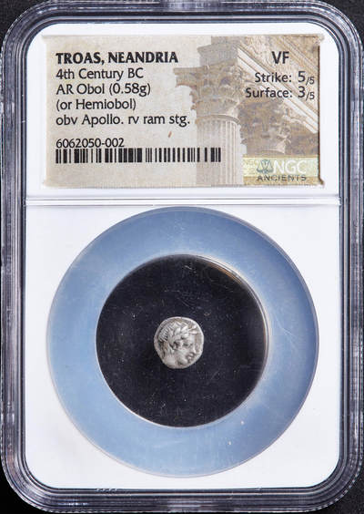 【俄甄集藏】2026年(050)04-01星期三 晚 19:30 全场包邮 - 古希腊特罗亚公元前4世纪阿波罗与公羊1奥波银币，NGC VF(Str 5/5, Sur 3/5)，正面带桂冠阿波罗面右像，背面公羊全身站像，稀有品种