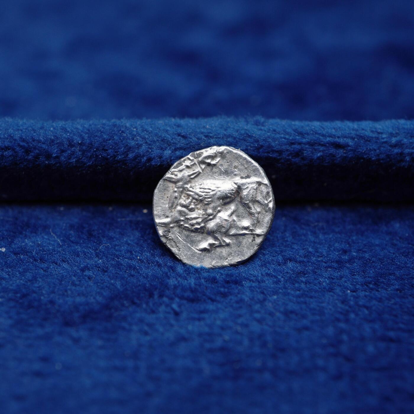 琋语集藏2026年04月欧洲古典打制币拍卖 古希腊西里西亚地区-巴力神与狮子捕鹿1奥波银币