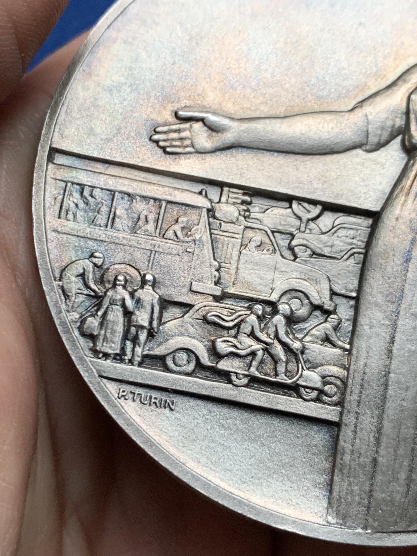 《竞宝斋》第475场 周日，周一 2场连拍 （全场包邮）欢迎送拍 名家名作 法国预防道路安全镀银大铜章 183.1克 71.5mm 丰饶角铜标 带盒