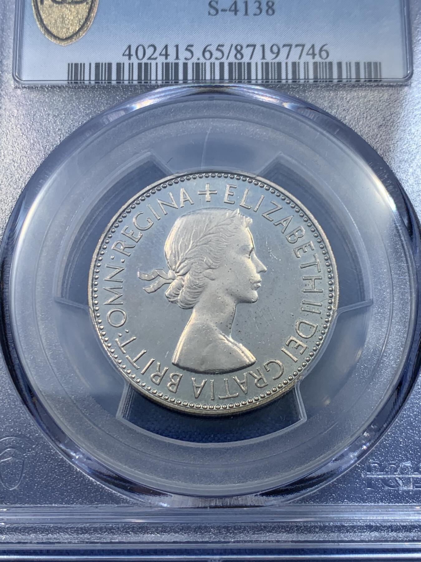 《竞宝斋》第475场 周日，周一 2场连拍 （全场包邮）欢迎送拍 PCGS PR65CAM 1953年英国女王登基精铸1福林，年轻伊伊，精制镜面好状态。价格最亲民的英王登基精铸币之一，未来潜力股。盒背面小磕