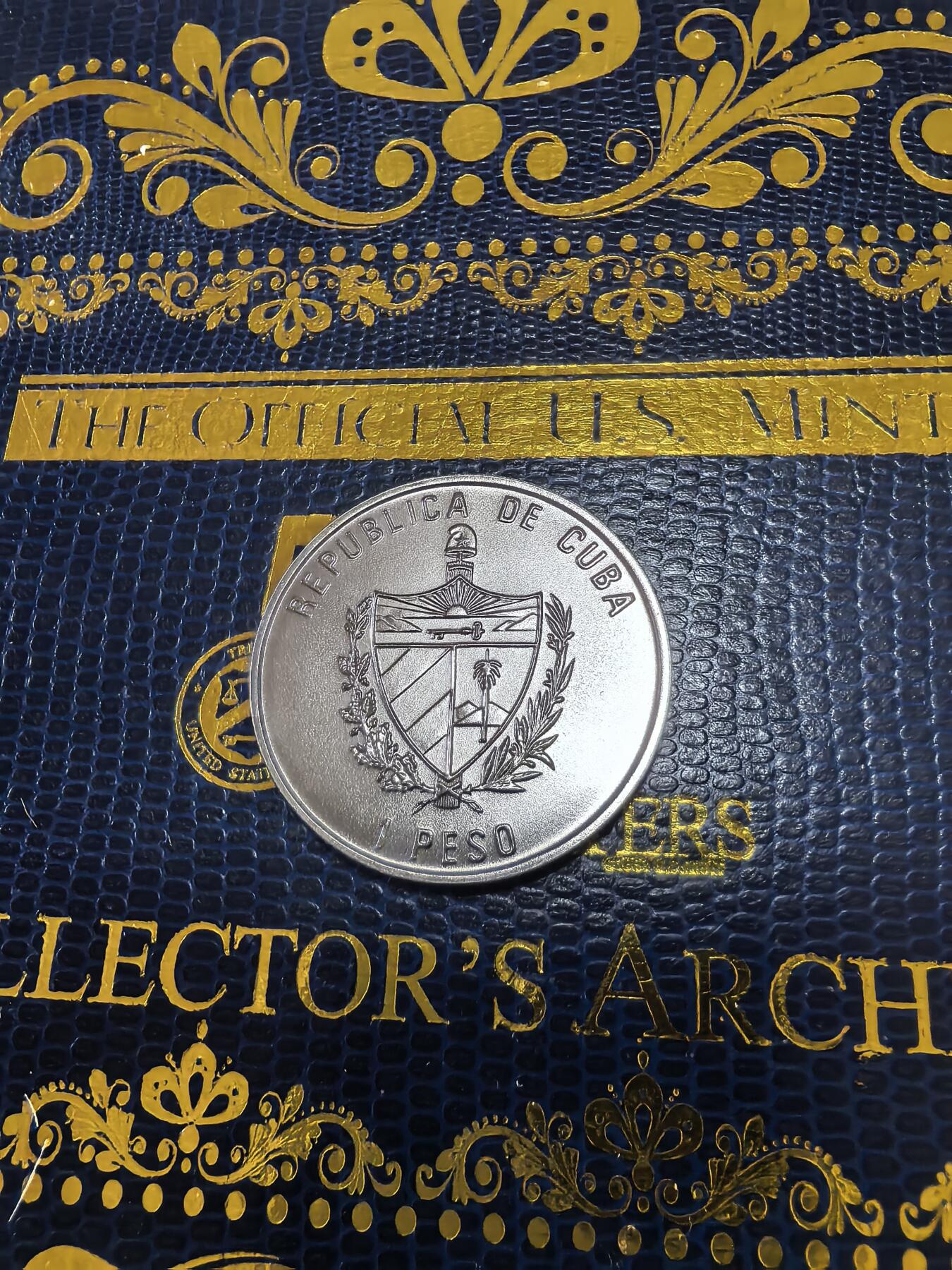 长老汇马年精选第十四场拍卖 1994古巴一战战斗机系列英国的信天翁2号战斗机1比索彩色珐琅质铜镍币