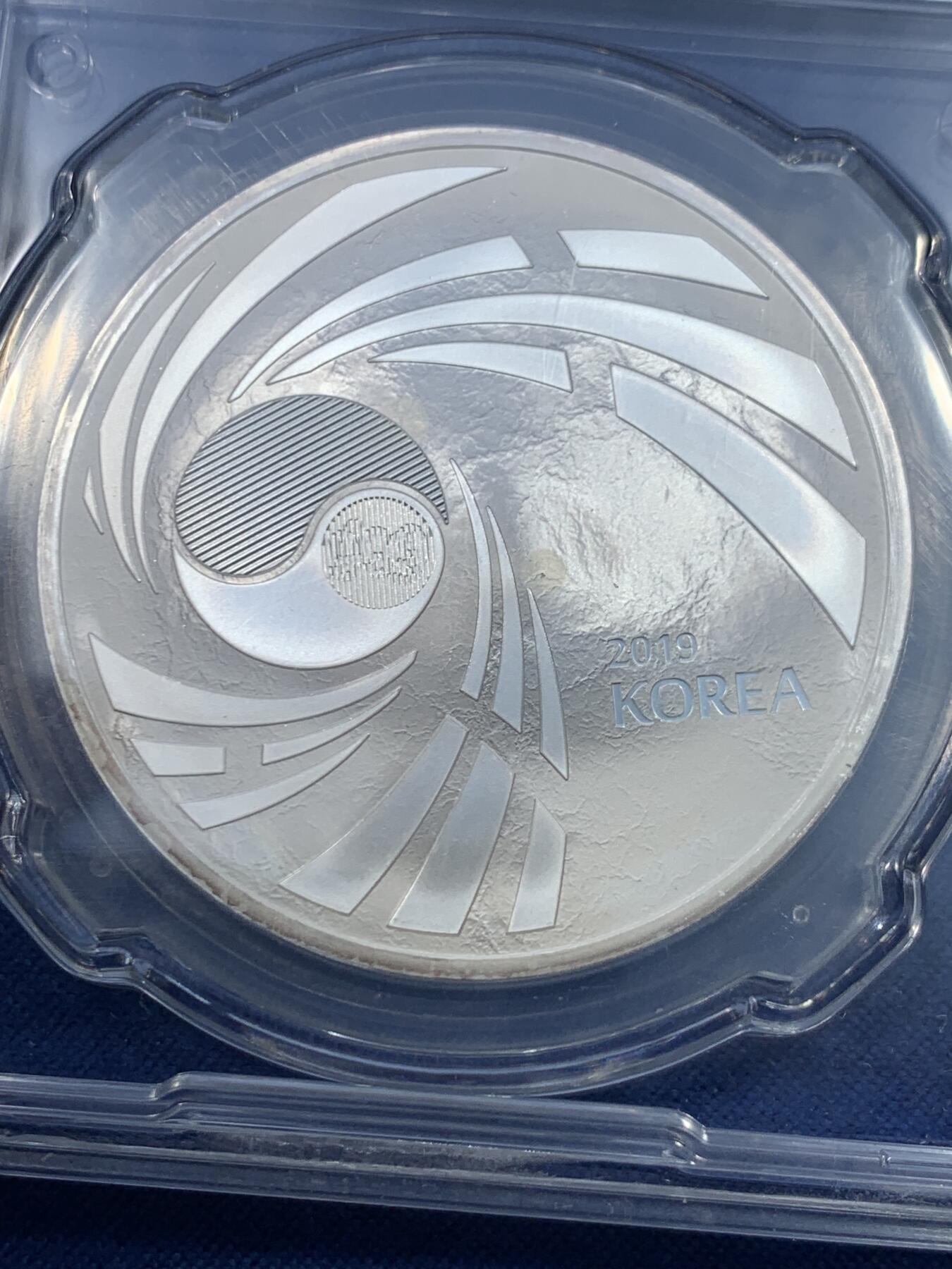 《竞宝斋》第475场 周日，周一 2场连拍 （全场包邮）欢迎送拍 信泰 MS69 韩国2019年跆拳道银章 一盎司999银 细节见图