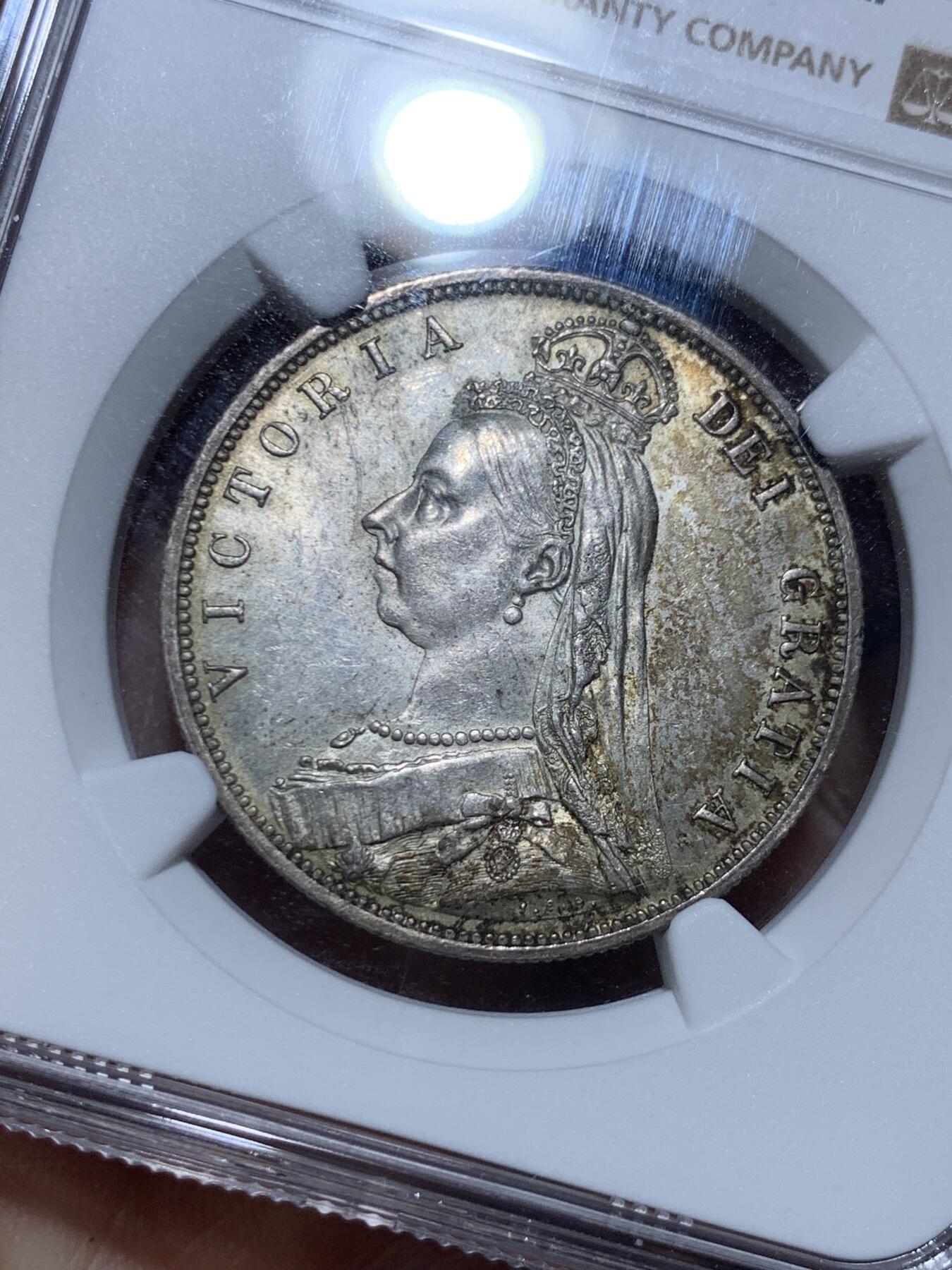 《竞宝斋》第475场 周日，周一 2场连拍 （全场包邮）欢迎送拍 NGC MS64 英国 1887年 维多利亚女王高冠半克朗银币 深包浆好细节 分数也不错