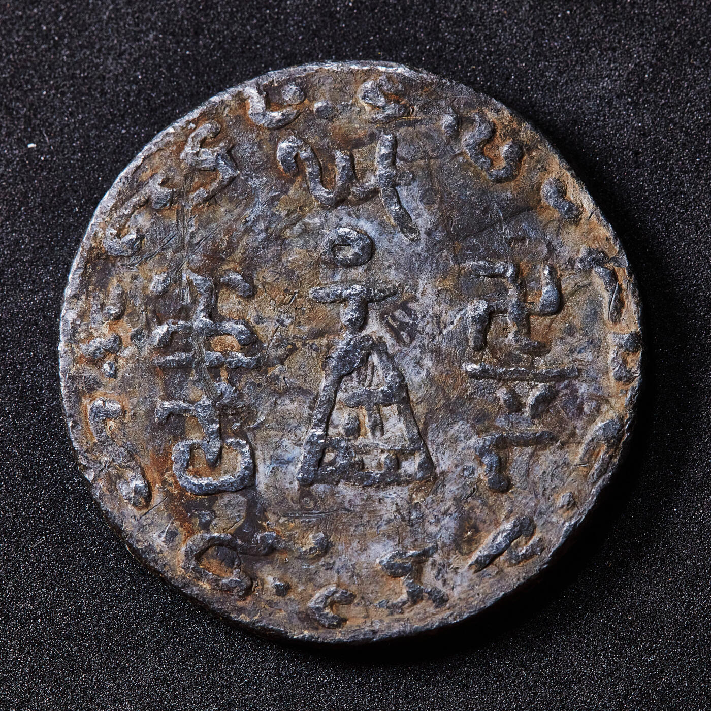 【俄甄集藏】2026年(050)04-01星期三 晚 19:30 全场包邮 东南亚地区16-19世纪湿婆与神鹿、佛塔与神龛寺庙祈福铅锡合金寺庙祈福钱，左：直径：37mm，重量：29.4克；右：直径：31mm，重量：31.3克