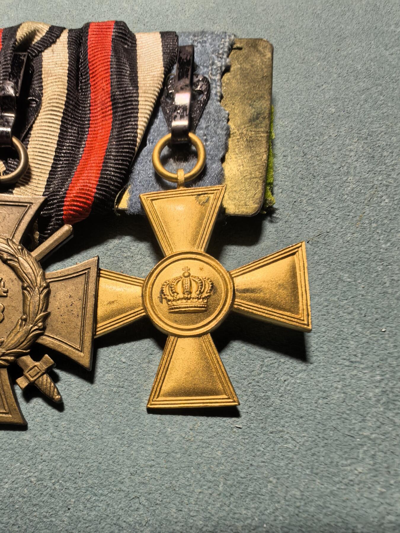 盛世勋华——号角文化勋章邮票专场拍卖第311期 德国（一战）三联排 定制礼服挂 包括二级铁十字勋章/兴登堡十字奖章/普鲁士15年忠诚服役奖章