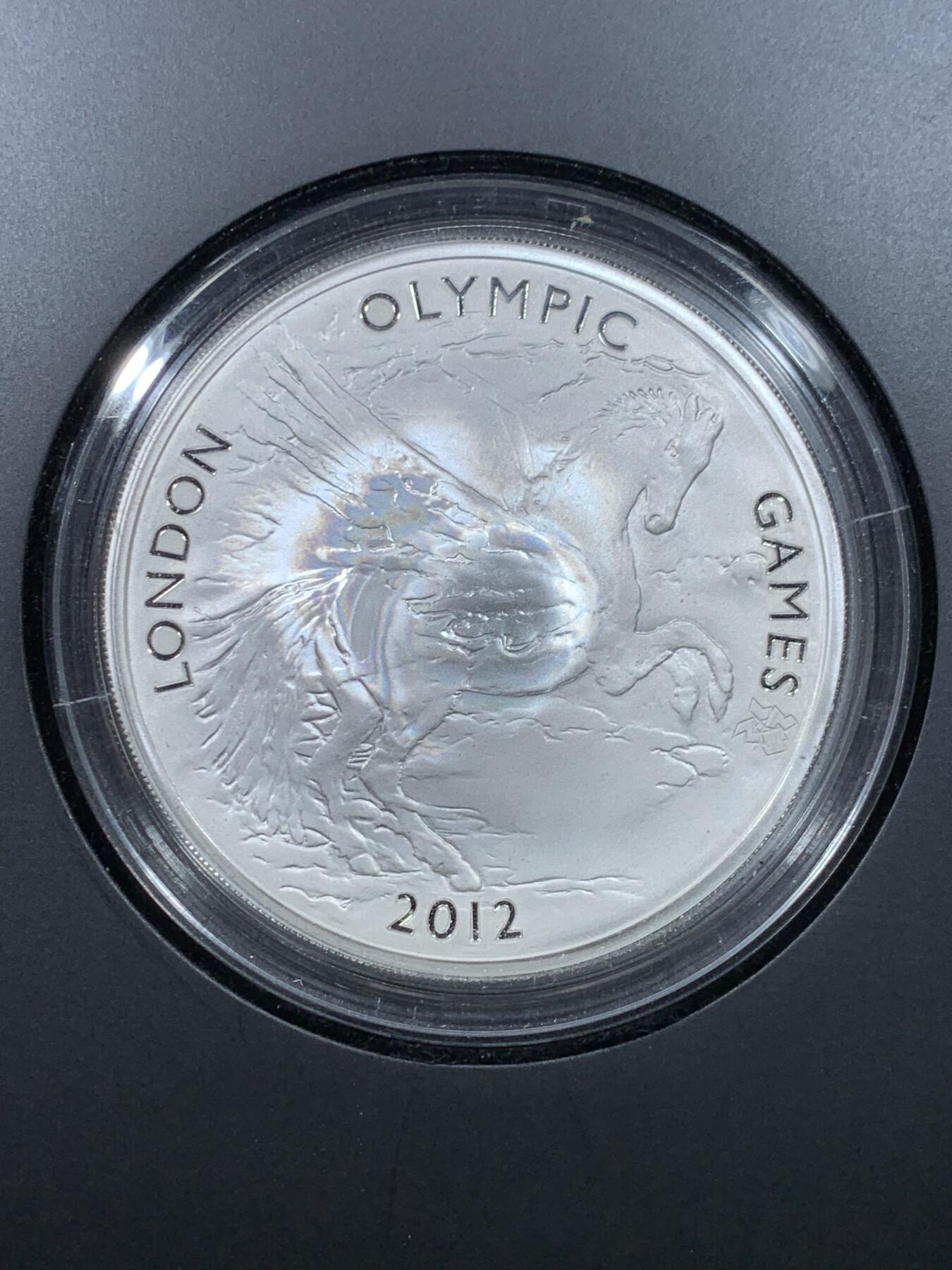 《竞宝斋》第475场 周日，周一 2场连拍 （全场包邮）欢迎送拍 英国2012年伦敦奥运会10英镑5盎司大银币 156.295克 999银