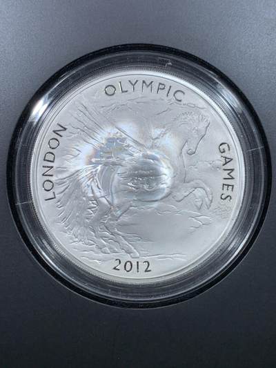 《竞宝斋》第475场 周日，周一 2场连拍 （全场包邮）欢迎送拍 - 英国2012年伦敦奥运会10英镑5盎司大银币 156.295克 999银