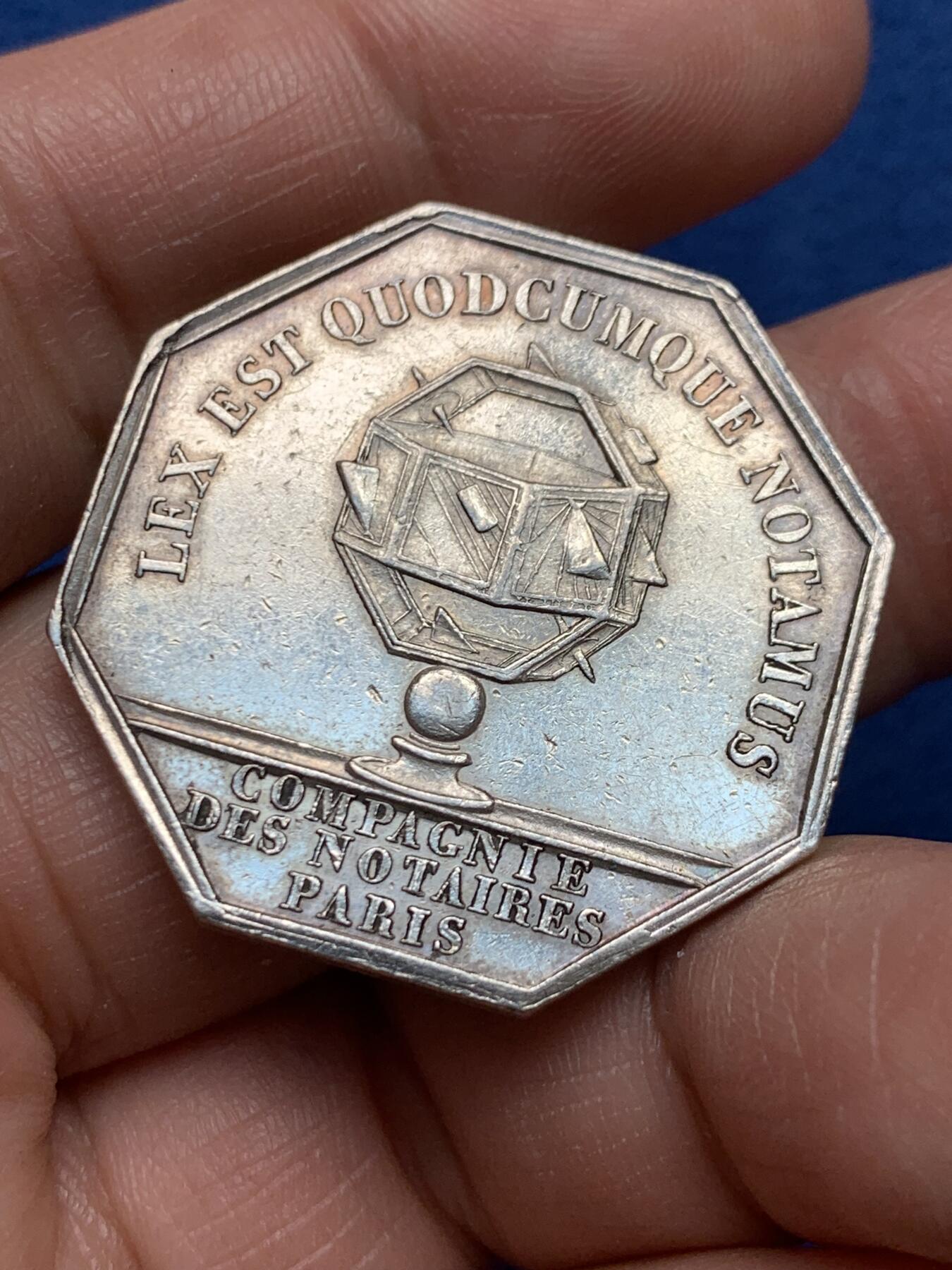 《竞宝斋》第475场 周日，周一 2场连拍 （全场包邮）欢迎送拍 法国菲利普一世巴黎公证处八角银质代币，油灯边铭，18.45克，32.5mm