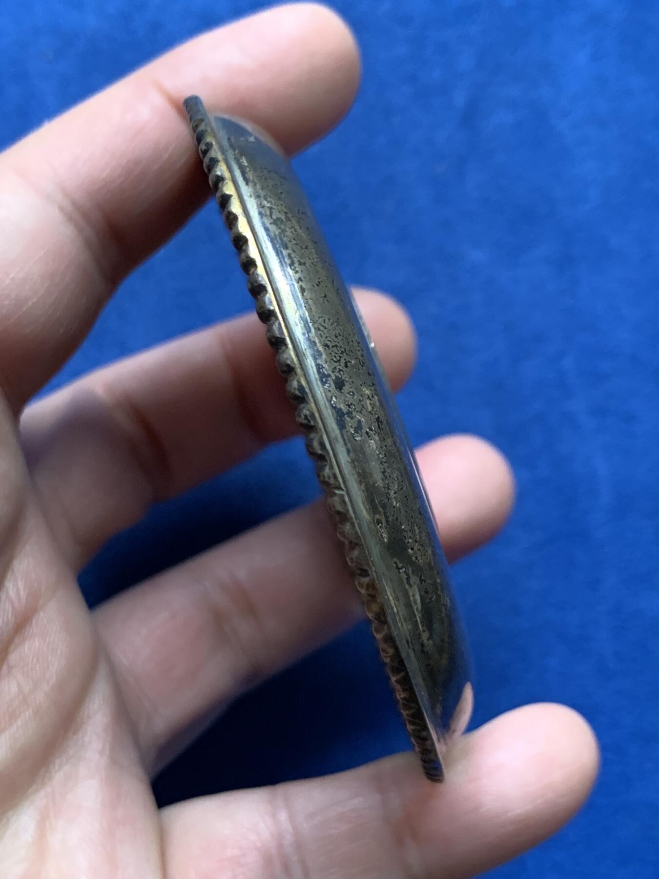 《竞宝斋》第475场 周日，周一 2场连拍 （全场包邮）欢迎送拍 印度1877年1卢比银盘 重43.9克 81.3mm